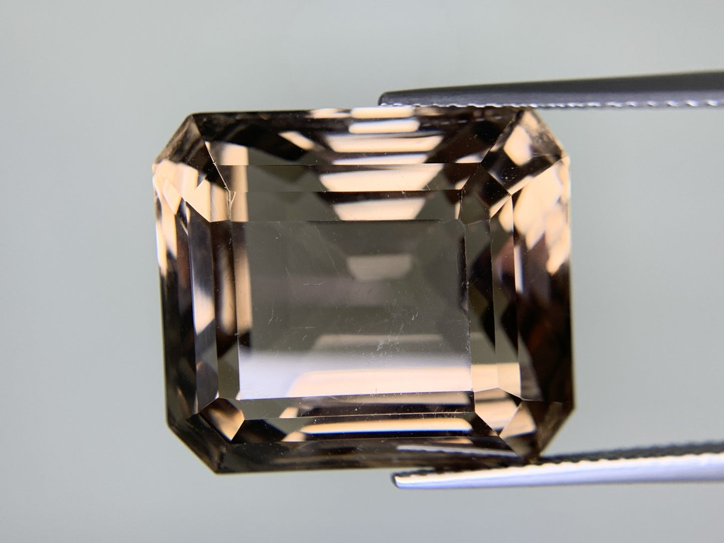 スモーキークォーツ 天然 37.573ct 宝石ソーティング付き 19.9㎜×17.4㎜×14.5㎜ ルース（ 裸石 ） 8317Y