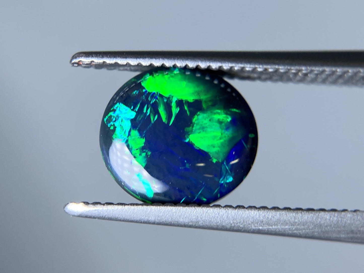 ブラックオパール 1.223ct 中央宝石ソーティング付き 8.3㎜×7.6㎜×3.3㎜ ルース（ 裸石 ） 3722S