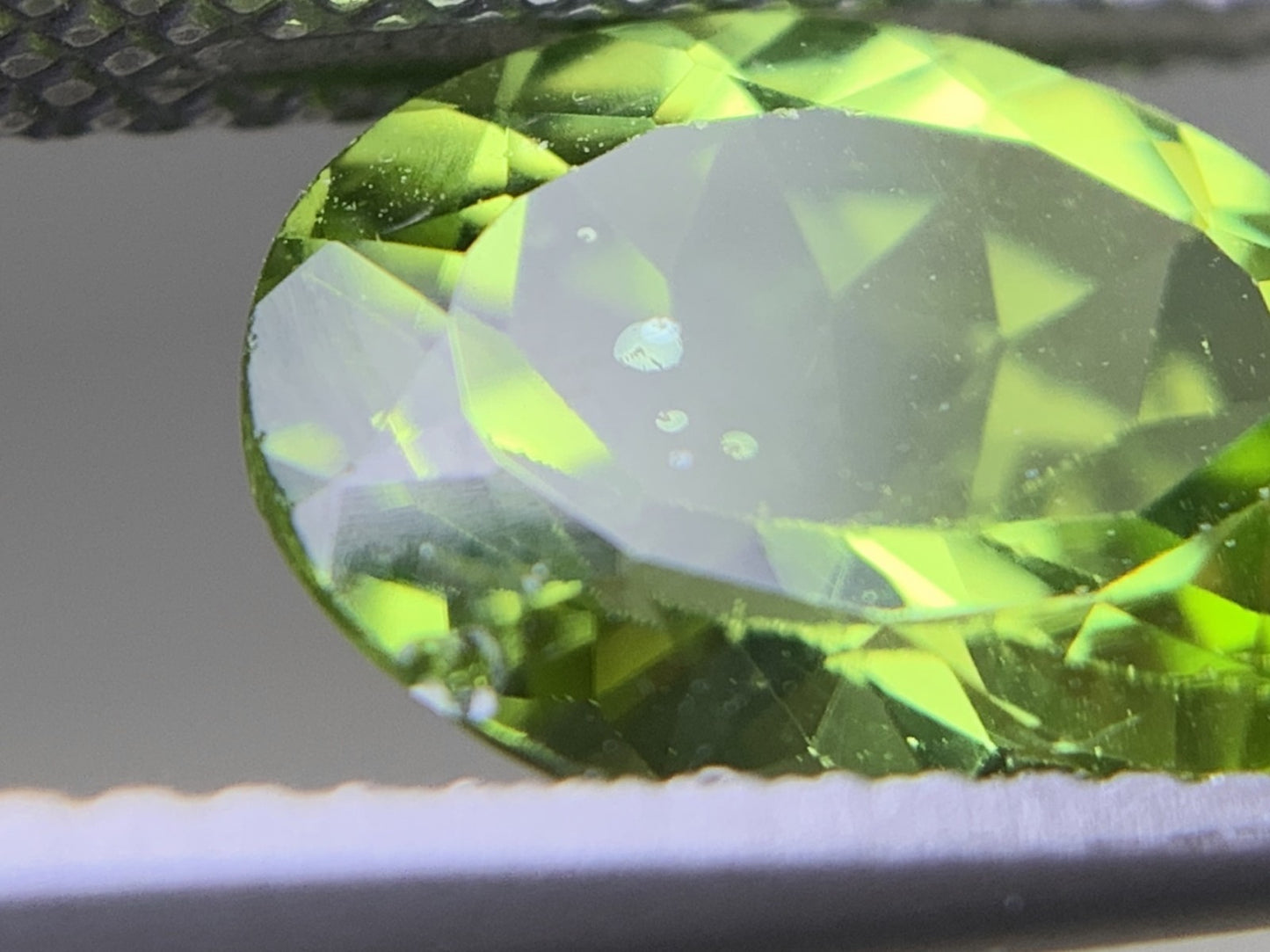 ペリドット 2.707ct 宝石ソーティング付き  10.1㎜×8.0㎜×5.1㎜  ルース（ 裸石 ） 3251Y