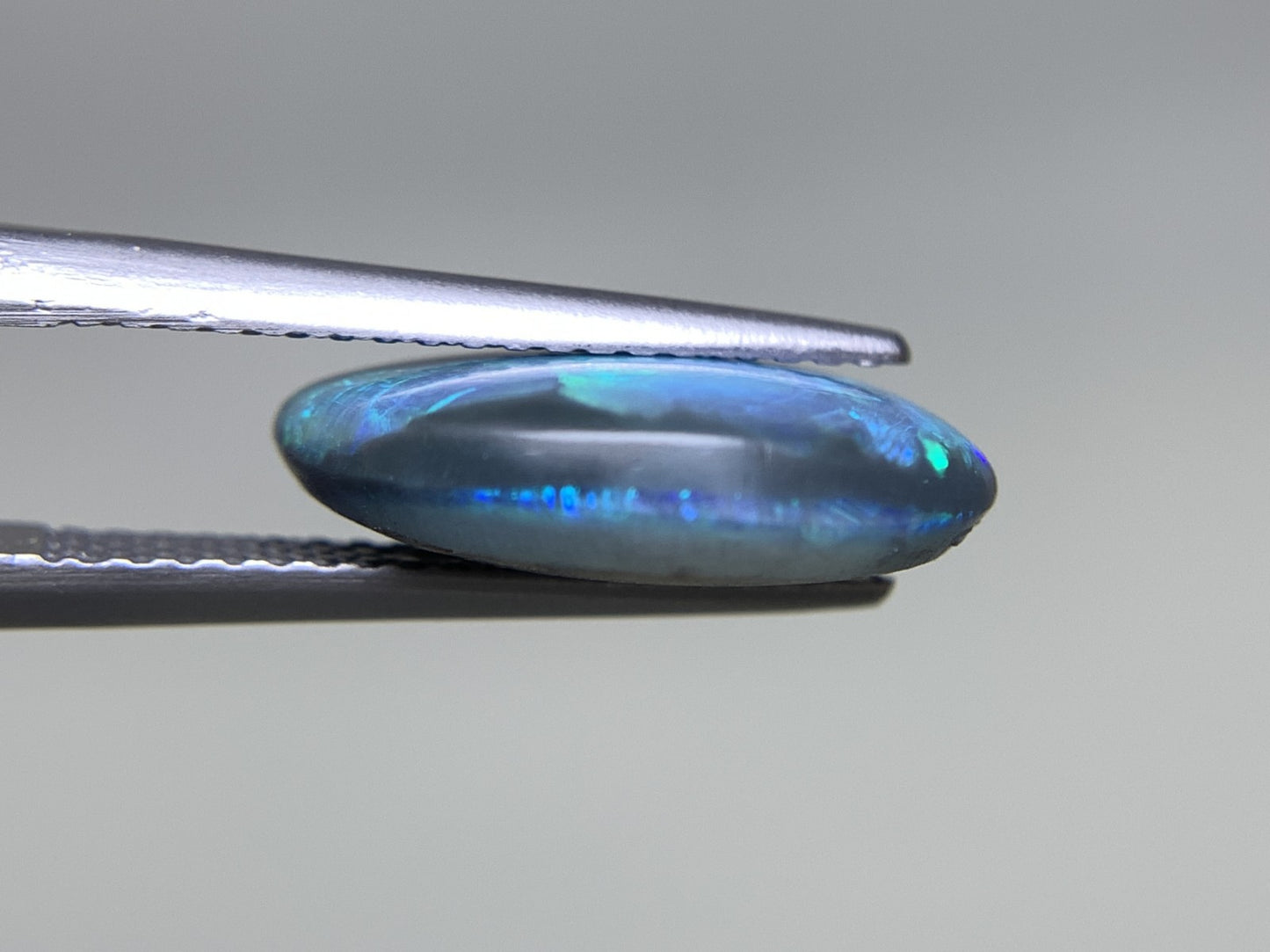 ブラックオパール 3.864ct  中央宝石ソーティング付き  14.3㎜×10.7㎜×4.3㎜  天然 ルース（ 裸石 ） 4597Y