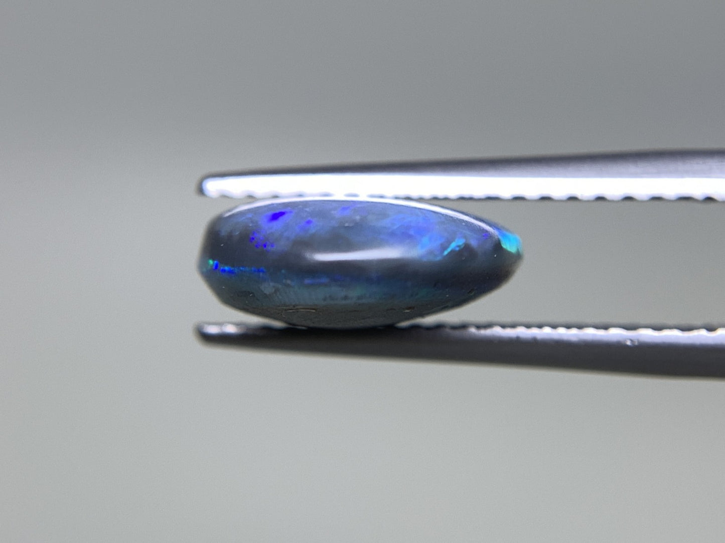 ブラックオパール 3.864ct  中央宝石ソーティング付き  14.3㎜×10.7㎜×4.3㎜  天然 ルース（ 裸石 ） 4597Y