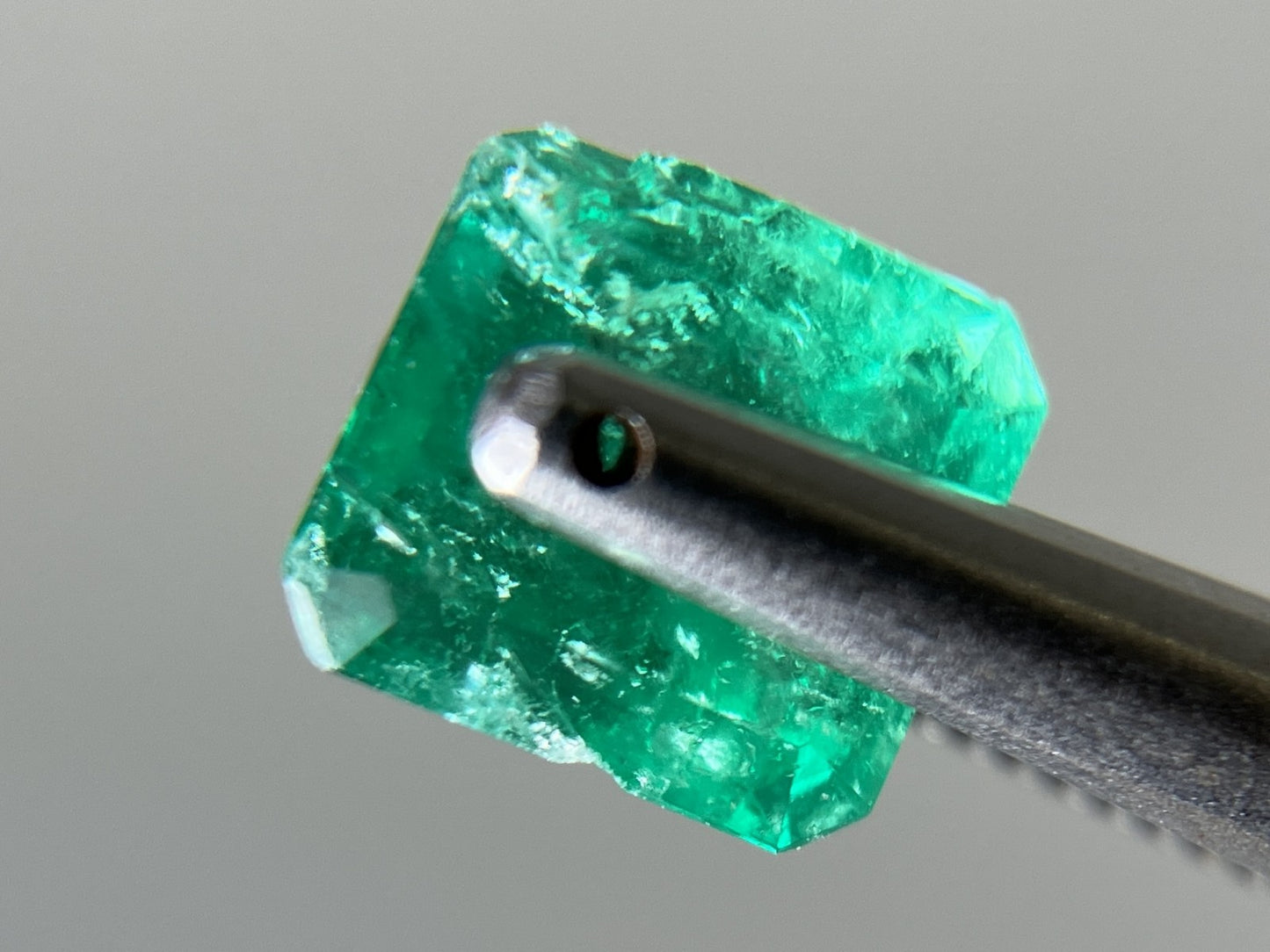 エメラルド  天然  1.126ct  中央宝石ソーティング付き  6.53㎜×5.91㎜×4.11㎜   天然 ルース（ 裸石 ） 5517YY