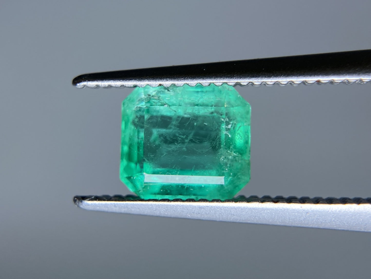 エメラルド 1.019ct 中央宝石ソーティング付き 6.28㎜×5.70㎜×3.75㎜ ルース（ 裸石 ） 3536S