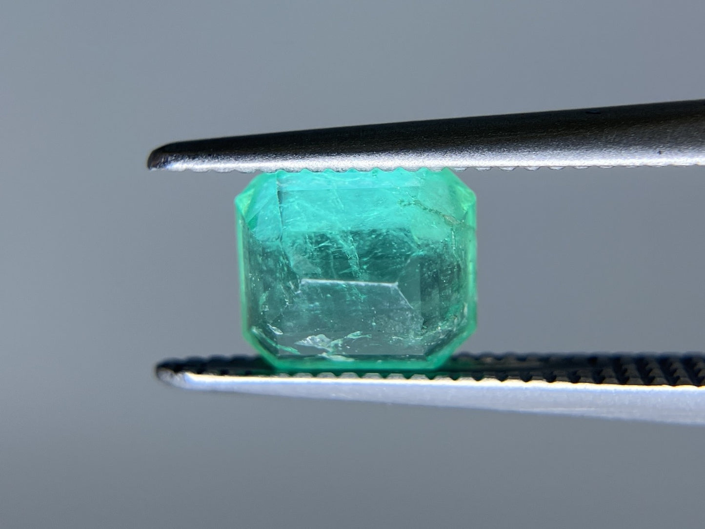 エメラルド 1.019ct 中央宝石ソーティング付き 6.28㎜×5.70㎜×3.75㎜ ルース（ 裸石 ） 3536S