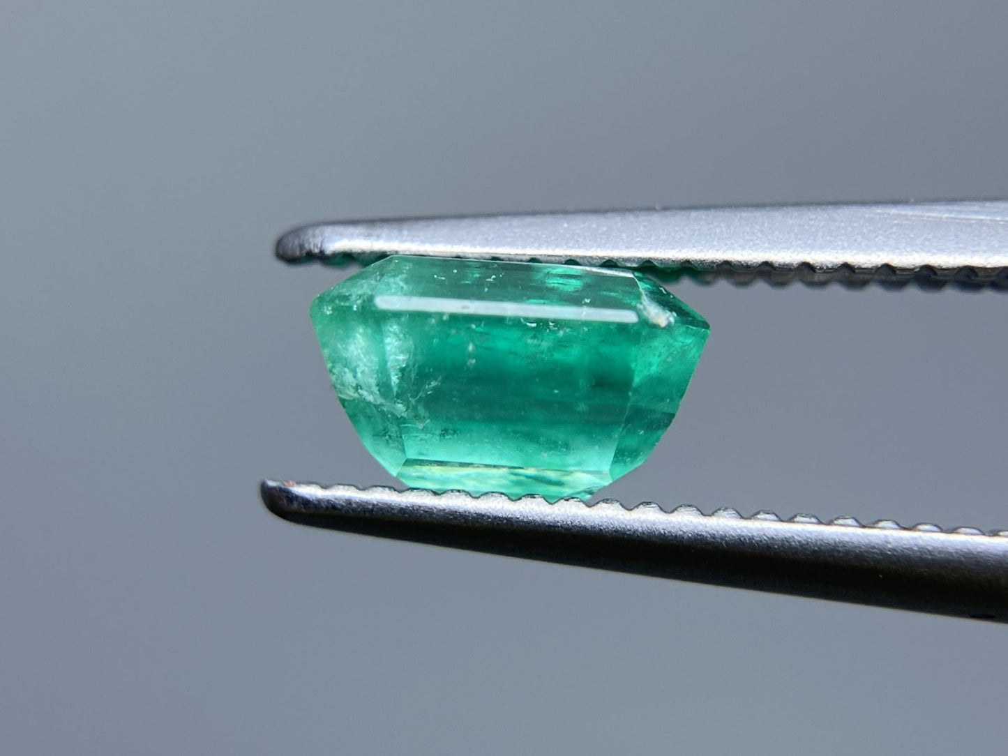 エメラルド 1.019ct 中央宝石ソーティング付き 6.28㎜×5.70㎜×3.75㎜ ルース（ 裸石 ） 3536S