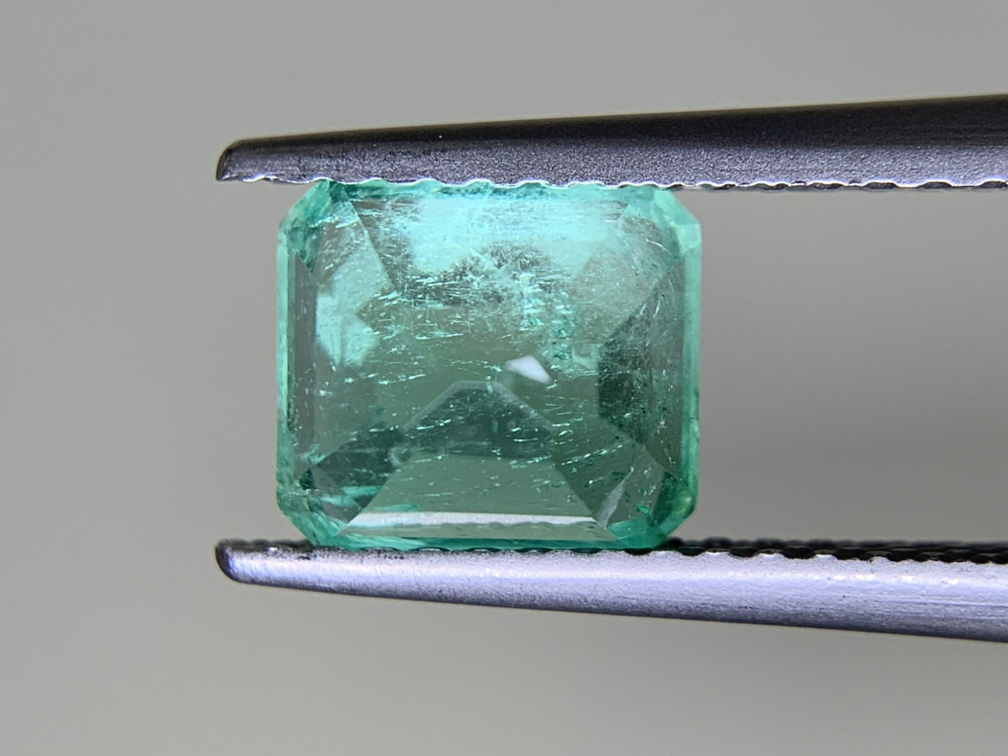 エメラルド  1.41ct  GIA宝石鑑別書付き  Colombia 7.00㎜×6.34㎜×4.38㎜  ルース（ 裸石 ）   1965Y
