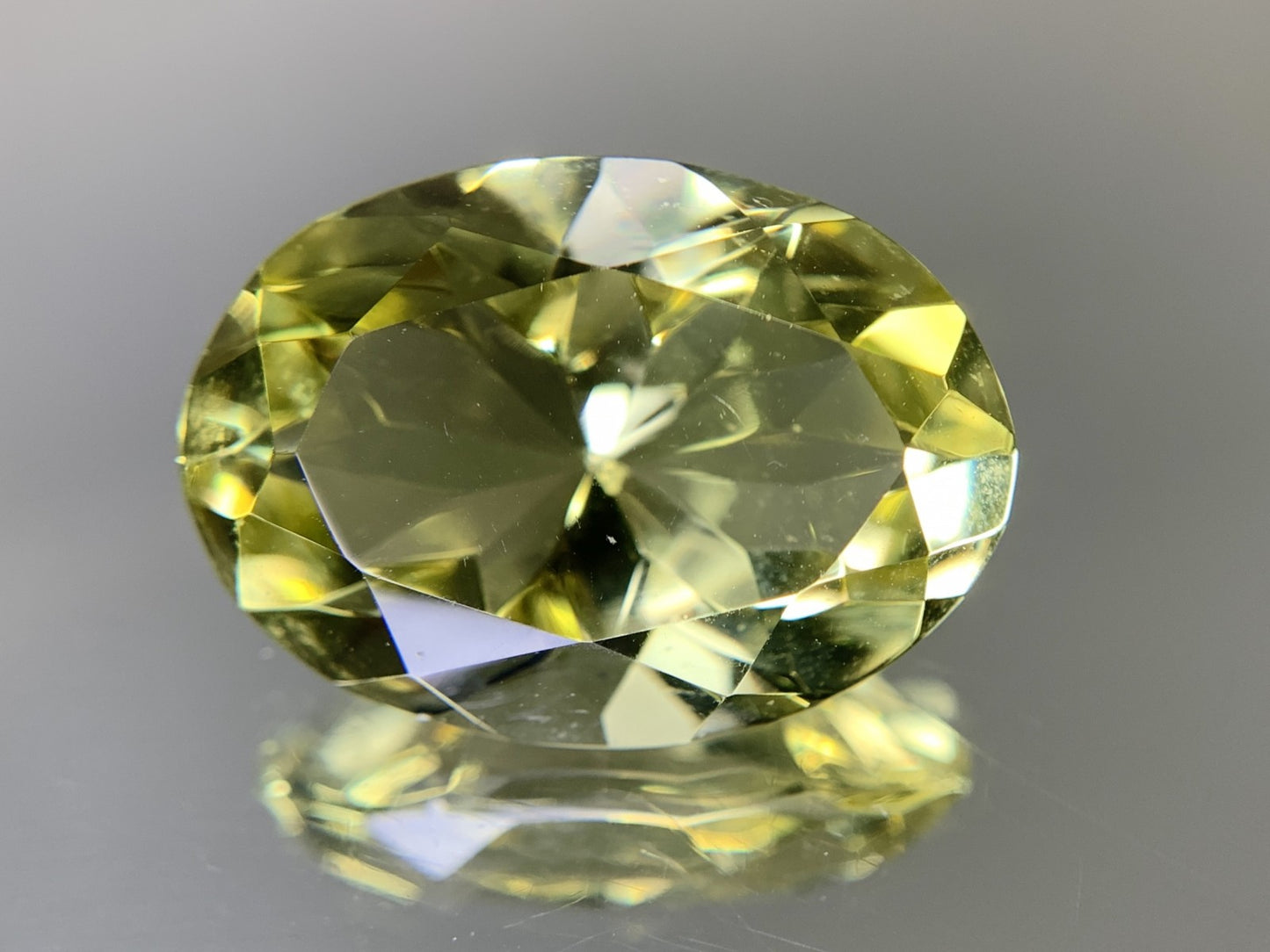 クォーツ 天然 18.236ct 宝石ソーティング付き 21.2㎜×15.4㎜×10.9㎜ ルース（ 裸石 ） 6437Y