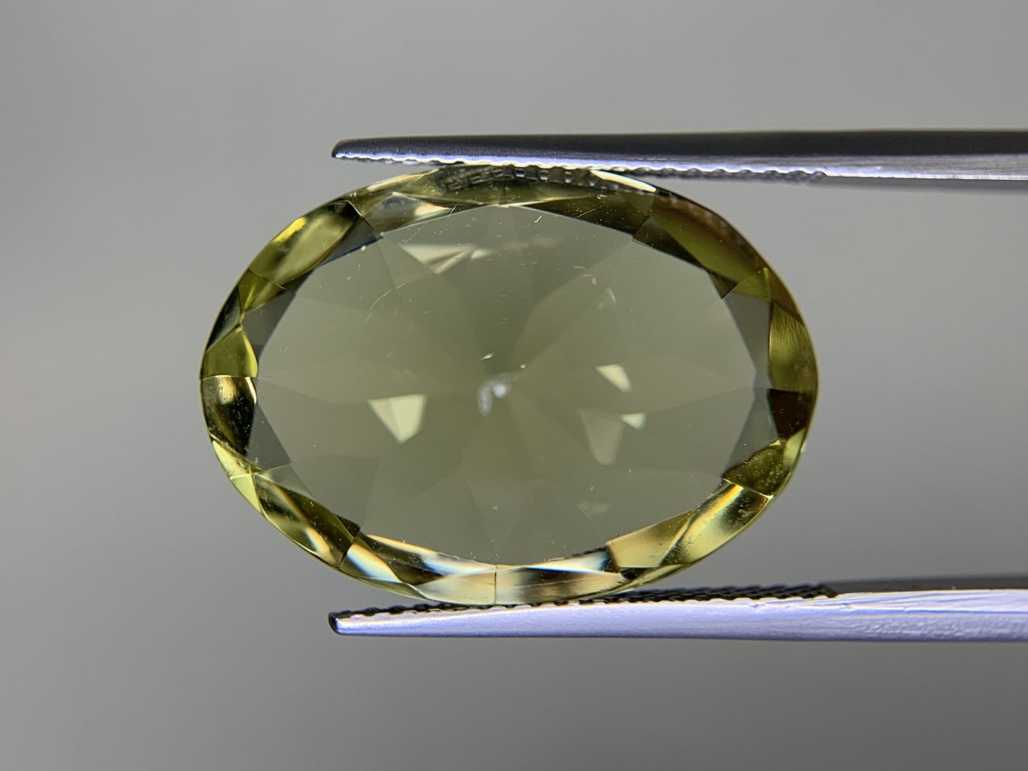クォーツ 天然 18.236ct 宝石ソーティング付き 21.2㎜×15.4㎜×10.9㎜ ルース（ 裸石 ） 6437Y