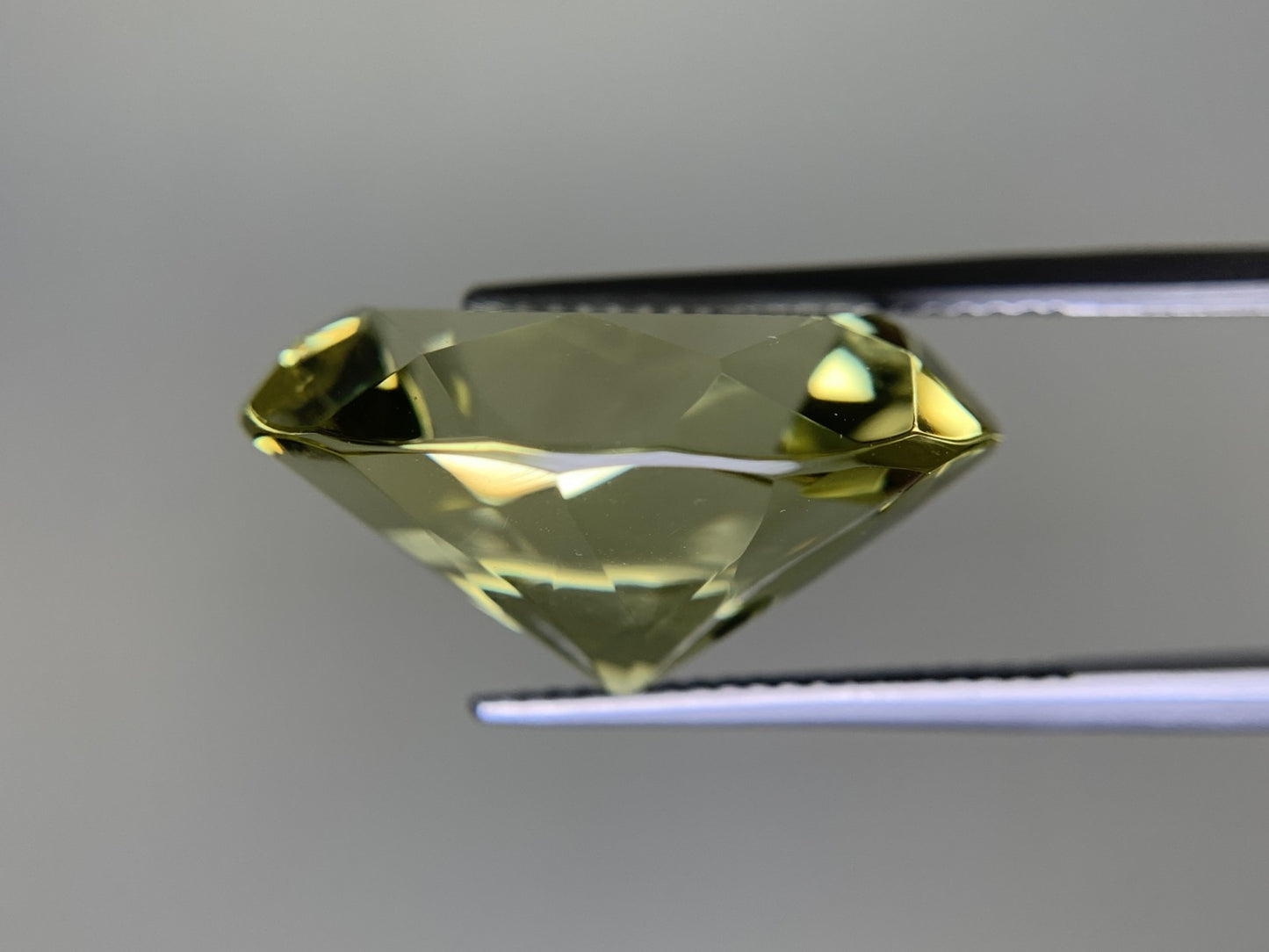 クォーツ 天然 18.236ct 宝石ソーティング付き 21.2㎜×15.4㎜×10.9㎜ ルース（ 裸石 ） 6437Y