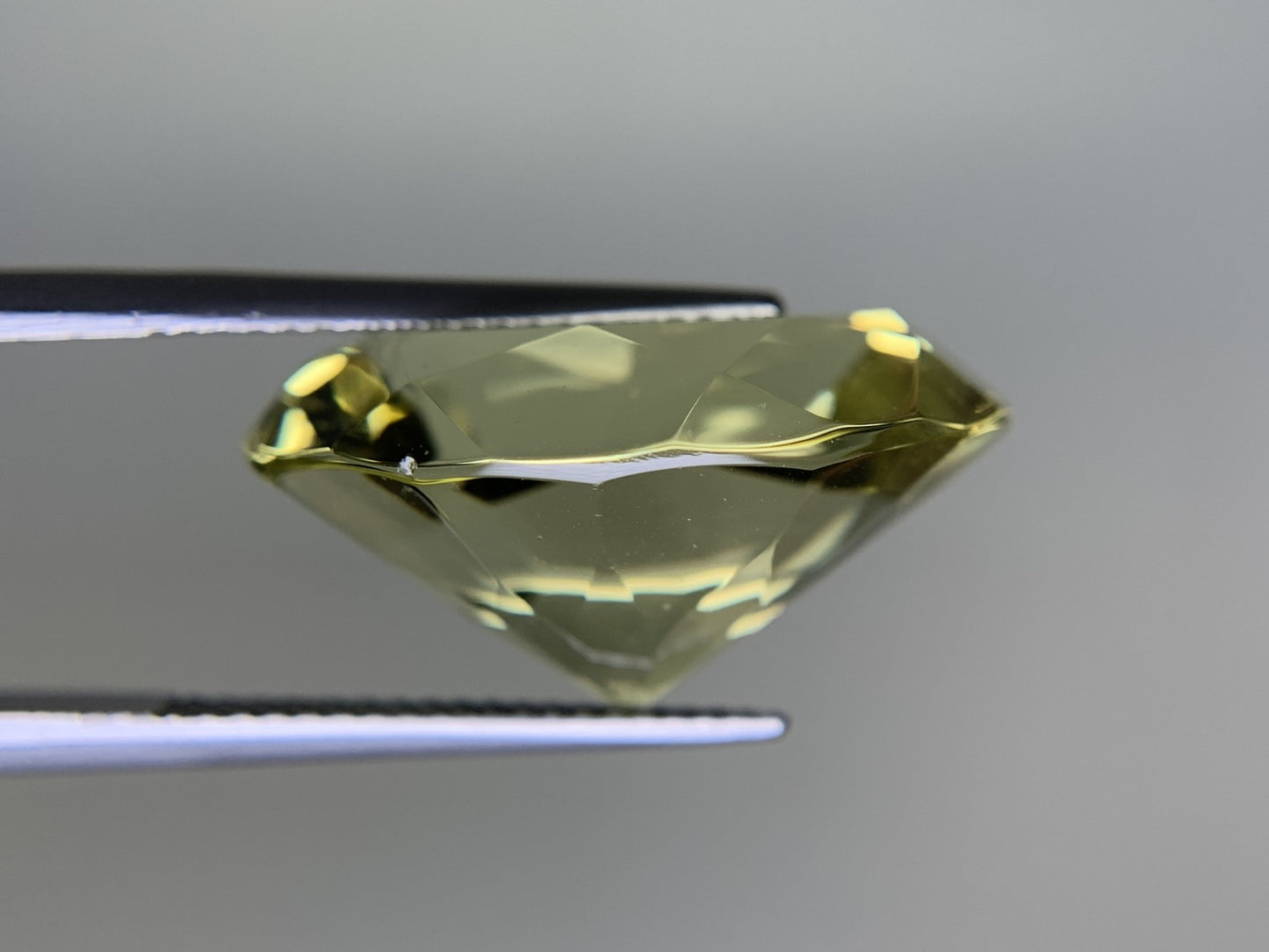 クォーツ 天然 18.236ct 宝石ソーティング付き 21.2㎜×15.4㎜×10.9㎜ ルース（ 裸石 ） 6437Y