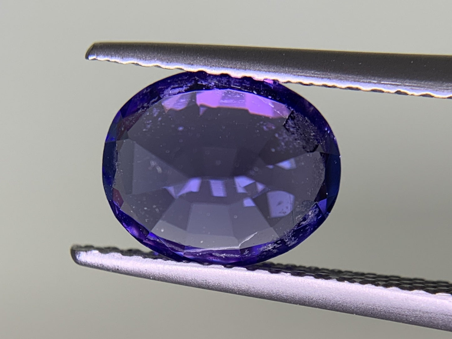 タンザナイト 2.108ct 宝石ソーティング付き  8.8㎜×7.2㎜×4.7㎜  ルース（ 裸石 ） 3208Y