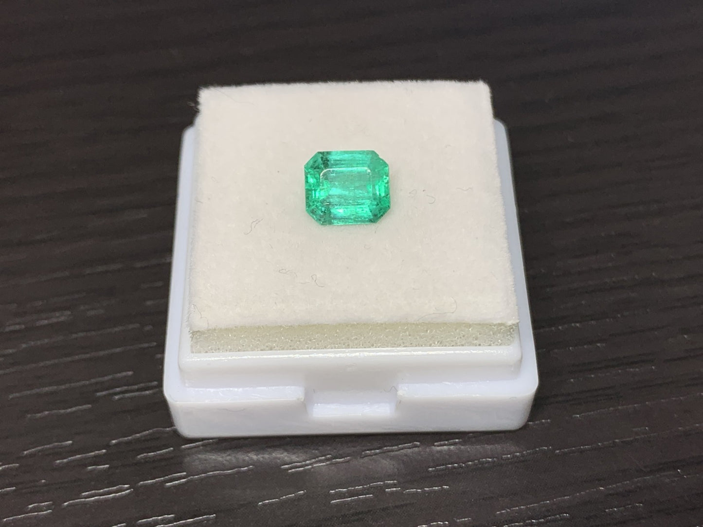 エメラルド  1.07ct  GIA宝石鑑別書付き  Colombia 6.60㎜×5.70㎜×4.16㎜  ルース（ 裸石 ）   2086Y