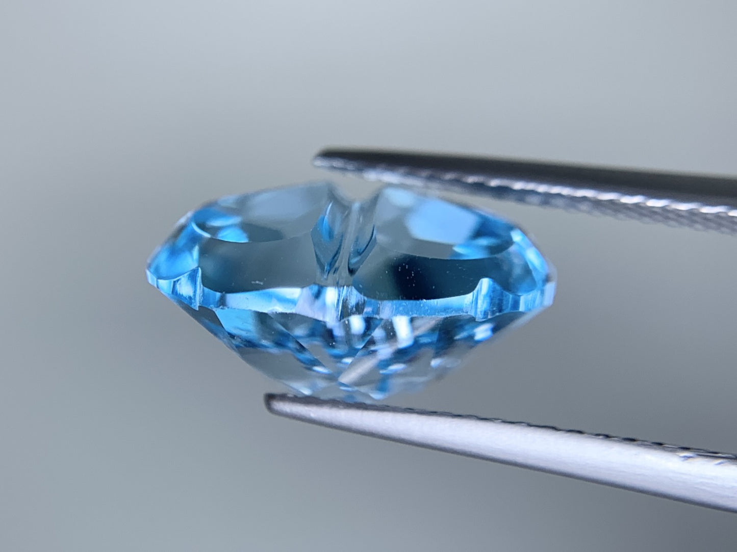 ブルートパーズ 天然 11.127ct 宝石ソーティング付き 14.1㎜×13.8㎜×8.3㎜ ルース（ 裸石 ） 8333Y