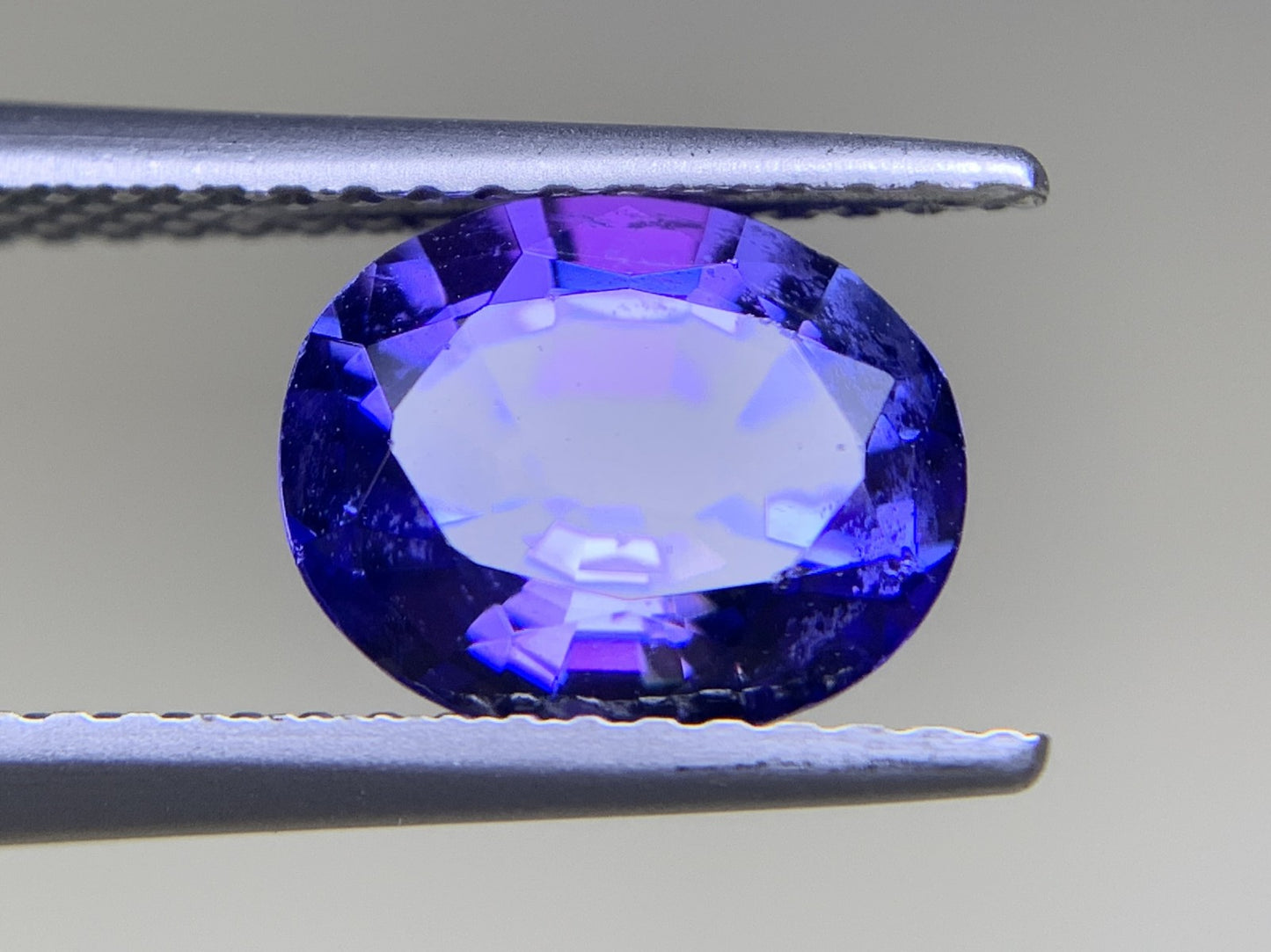 タンザナイト 2.108ct 宝石ソーティング付き  8.8㎜×7.2㎜×4.7㎜  ルース（ 裸石 ） 3208Y