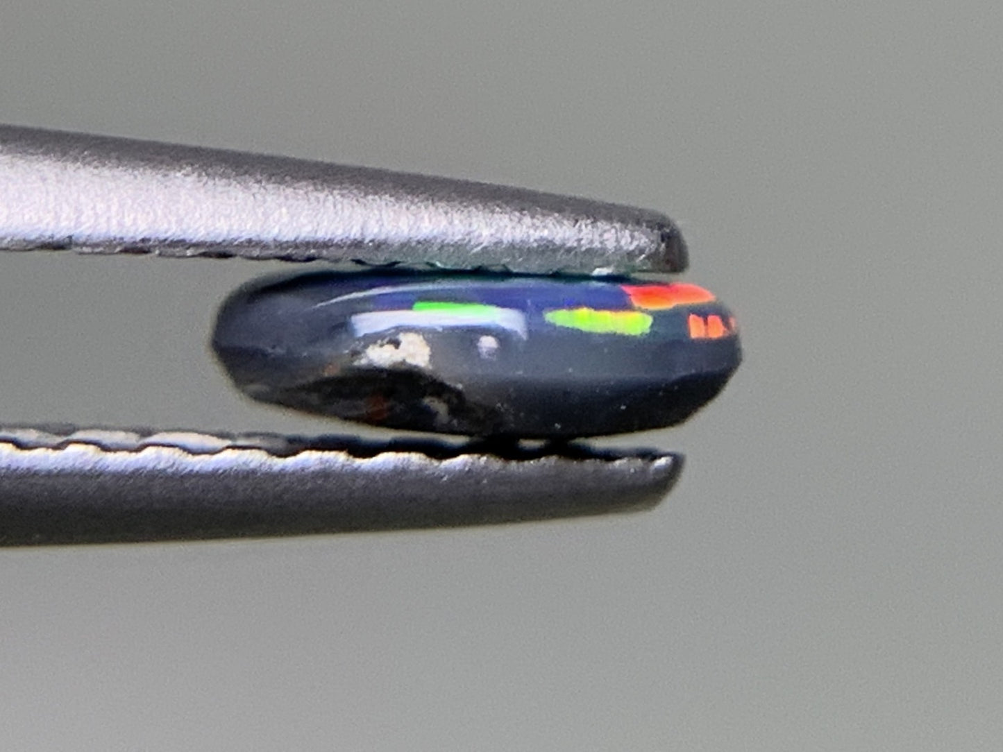 ブラックオパール 天然 0.287ct カン有り 宝石ソーティング付き 5.7㎜×4.3㎜×1.7㎜ ルース（ 裸石 ） 6126Y