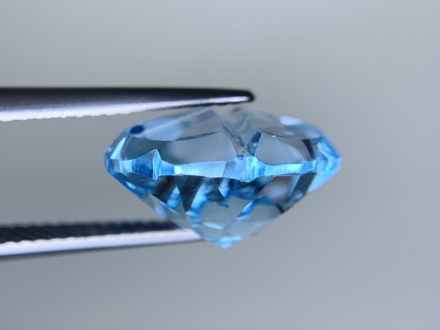 ブルートパーズ 天然 11.127ct 宝石ソーティング付き 14.1㎜×13.8㎜×8.3㎜ ルース（ 裸石 ） 8333Y