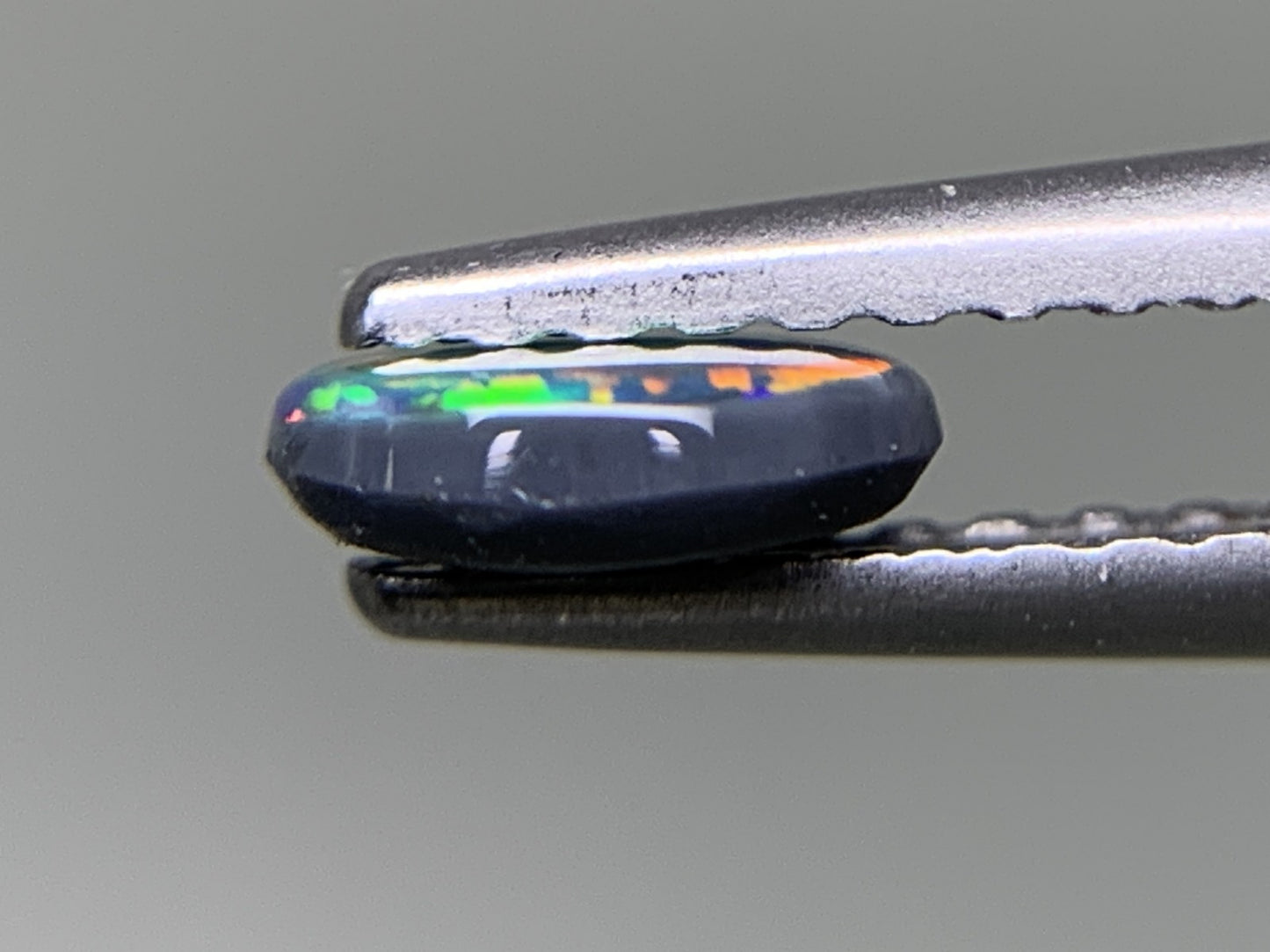 ブラックオパール 天然 0.287ct カン有り 宝石ソーティング付き 5.7㎜×4.3㎜×1.7㎜ ルース（ 裸石 ） 6126Y