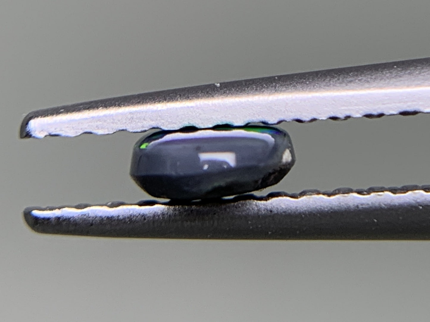 ブラックオパール 天然 0.287ct カン有り 宝石ソーティング付き 5.7㎜×4.3㎜×1.7㎜ ルース（ 裸石 ） 6126Y