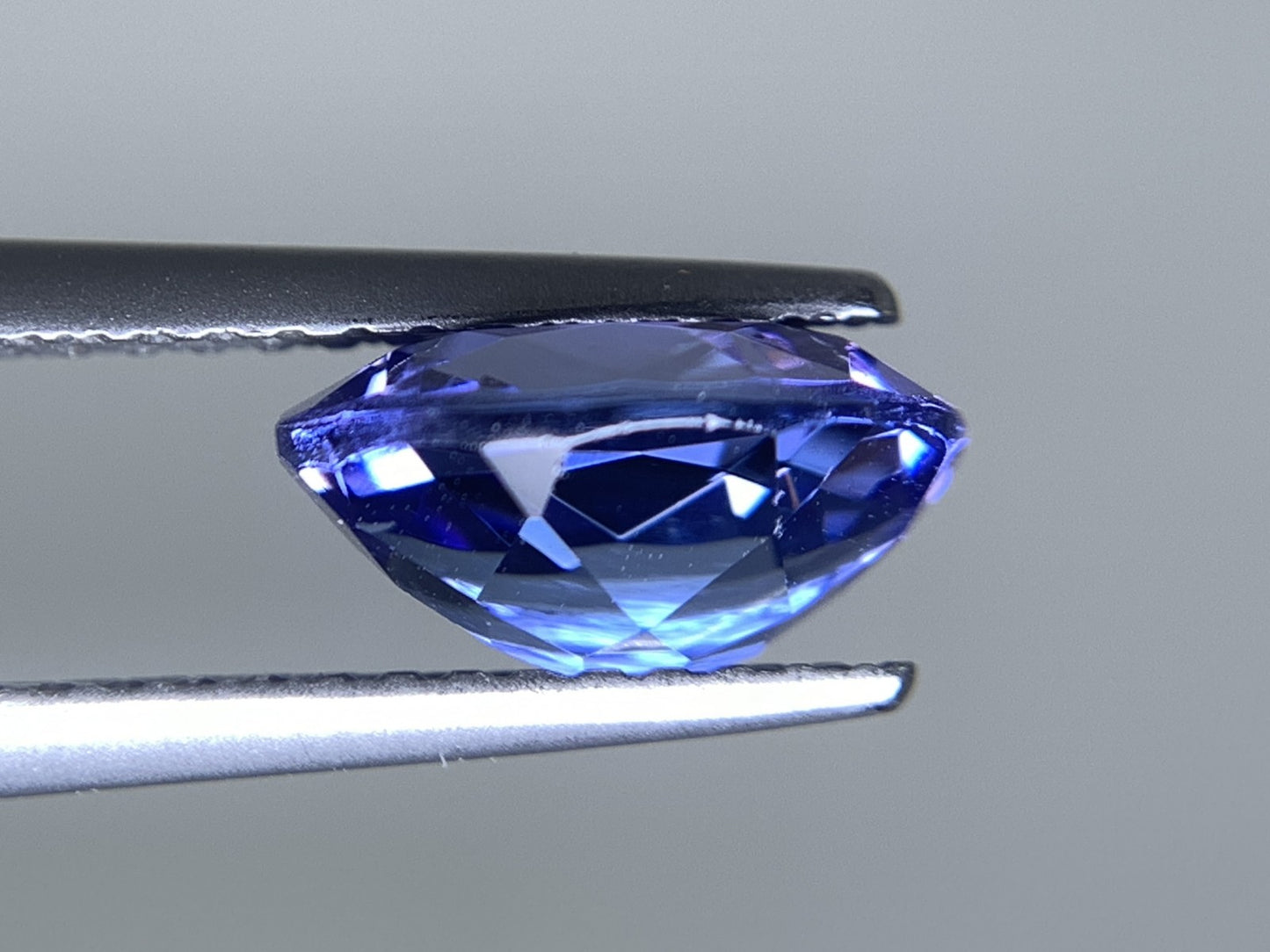 タンザナイト 天然 2.086ct 宝石ソーティング付き 9.0㎜×7.0㎜×4.5㎜ ルース（ 裸石 ） 7153Y