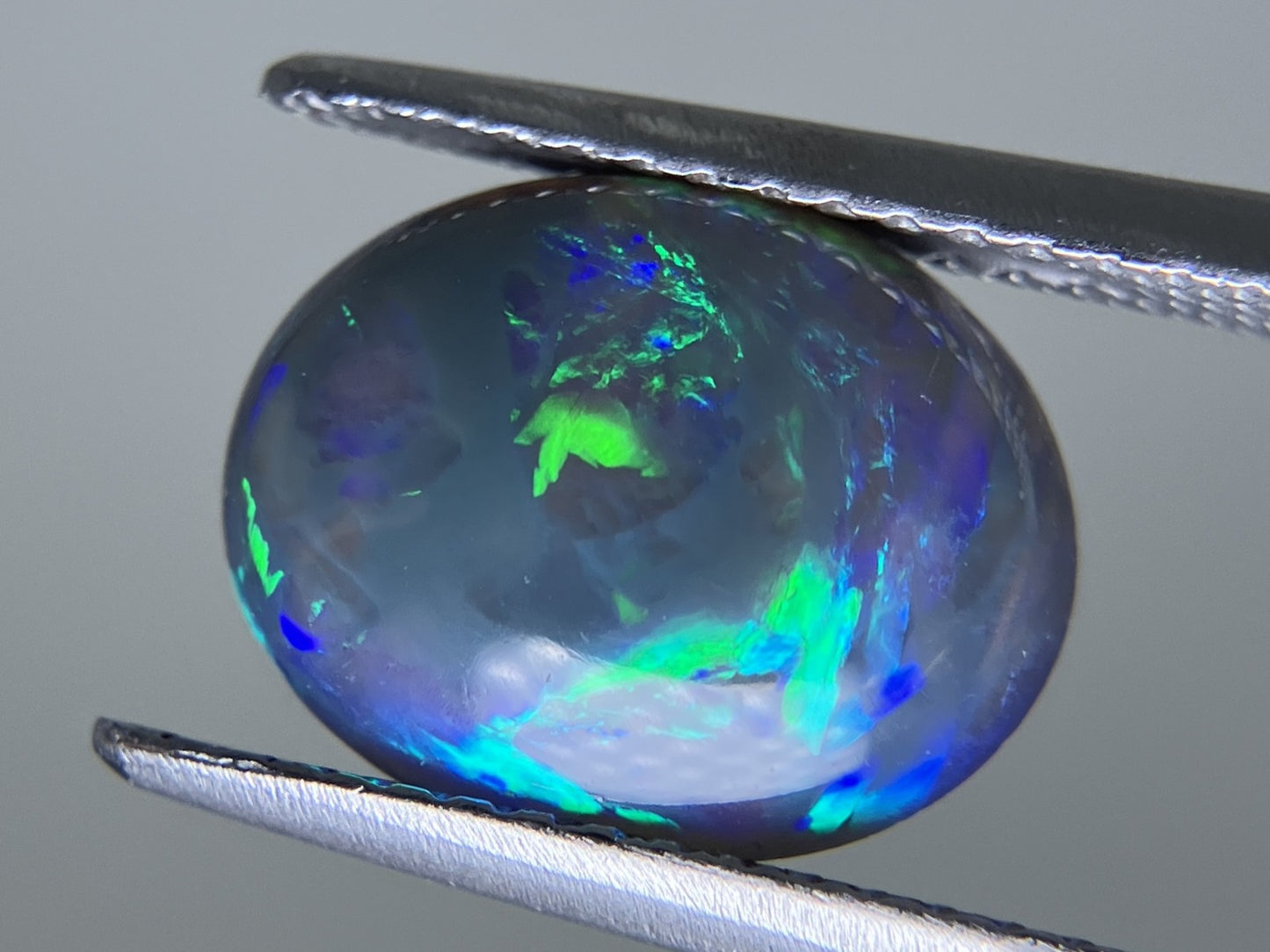 ブラックオパール 2.791ct 中央宝石ソーティング付き 11.2㎜×8.9㎜×5.0㎜ ルース（ 裸石 ） 3529YY