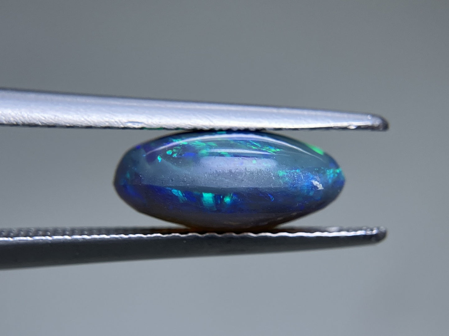 ブラックオパール 2.791ct 中央宝石ソーティング付き 11.2㎜×8.9㎜×5.0㎜ ルース（ 裸石 ） 3529YY