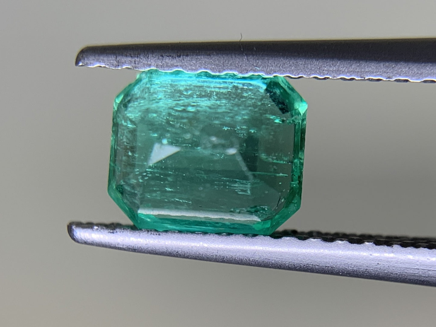 エメラルド  1.07ct  GIA宝石鑑別書付き  Colombia 6.60㎜×5.70㎜×4.16㎜  ルース（ 裸石 ）   2086Y
