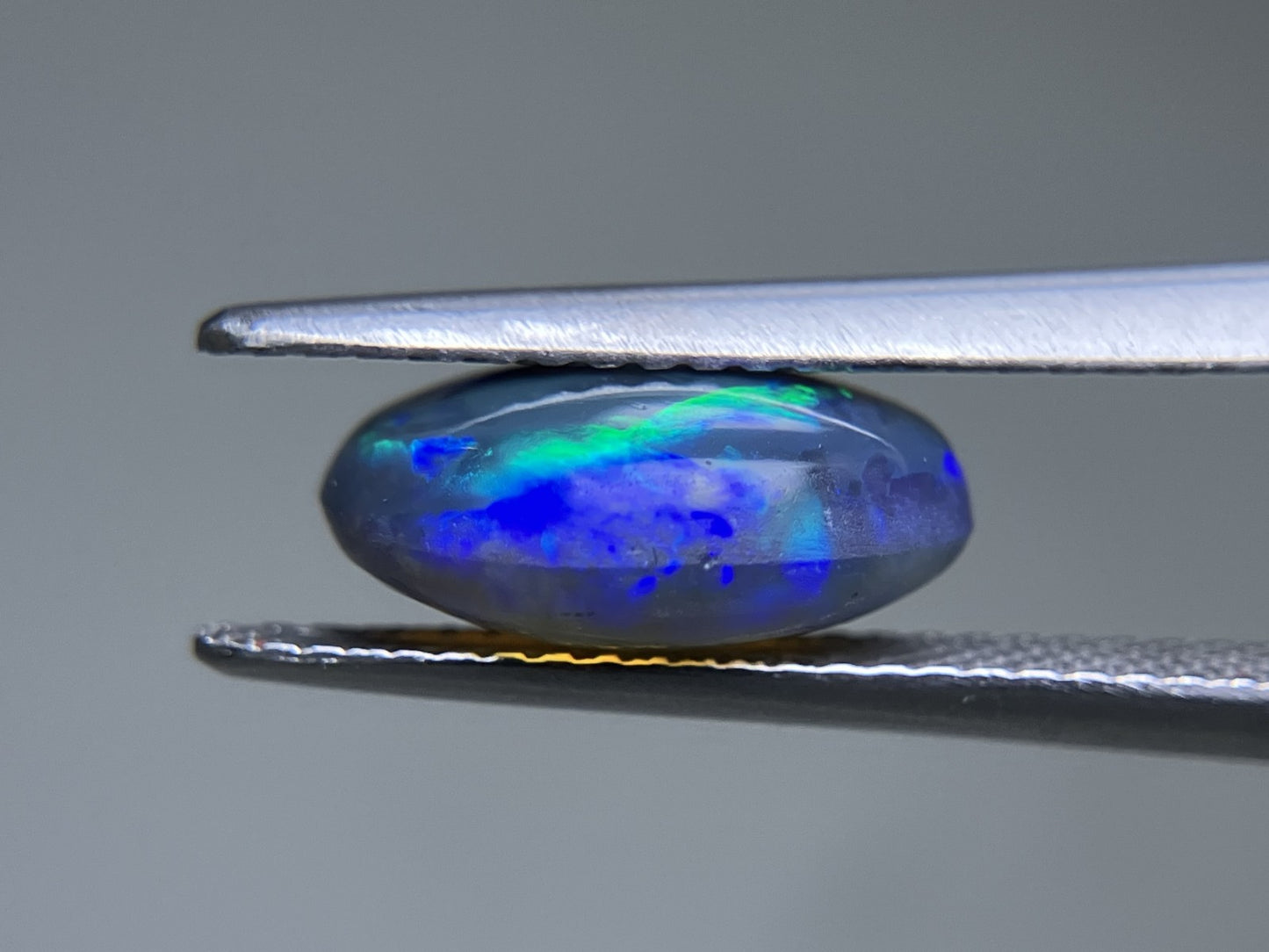 ブラックオパール 2.791ct 中央宝石ソーティング付き 11.2㎜×8.9㎜×5.0㎜ ルース（ 裸石 ） 3529YY
