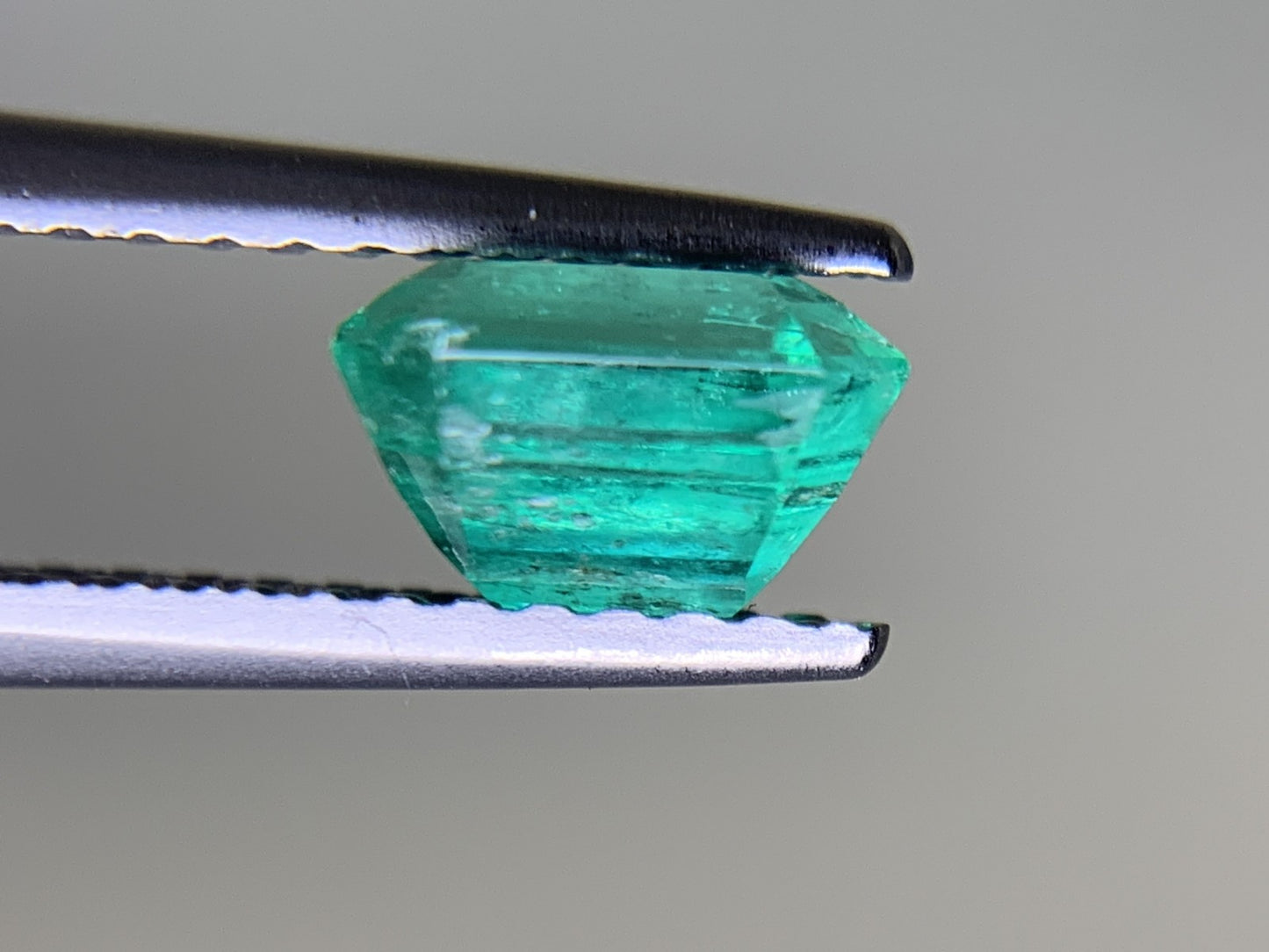 エメラルド  1.07ct  GIA宝石鑑別書付き  Colombia 6.60㎜×5.70㎜×4.16㎜  ルース（ 裸石 ）   2086Y