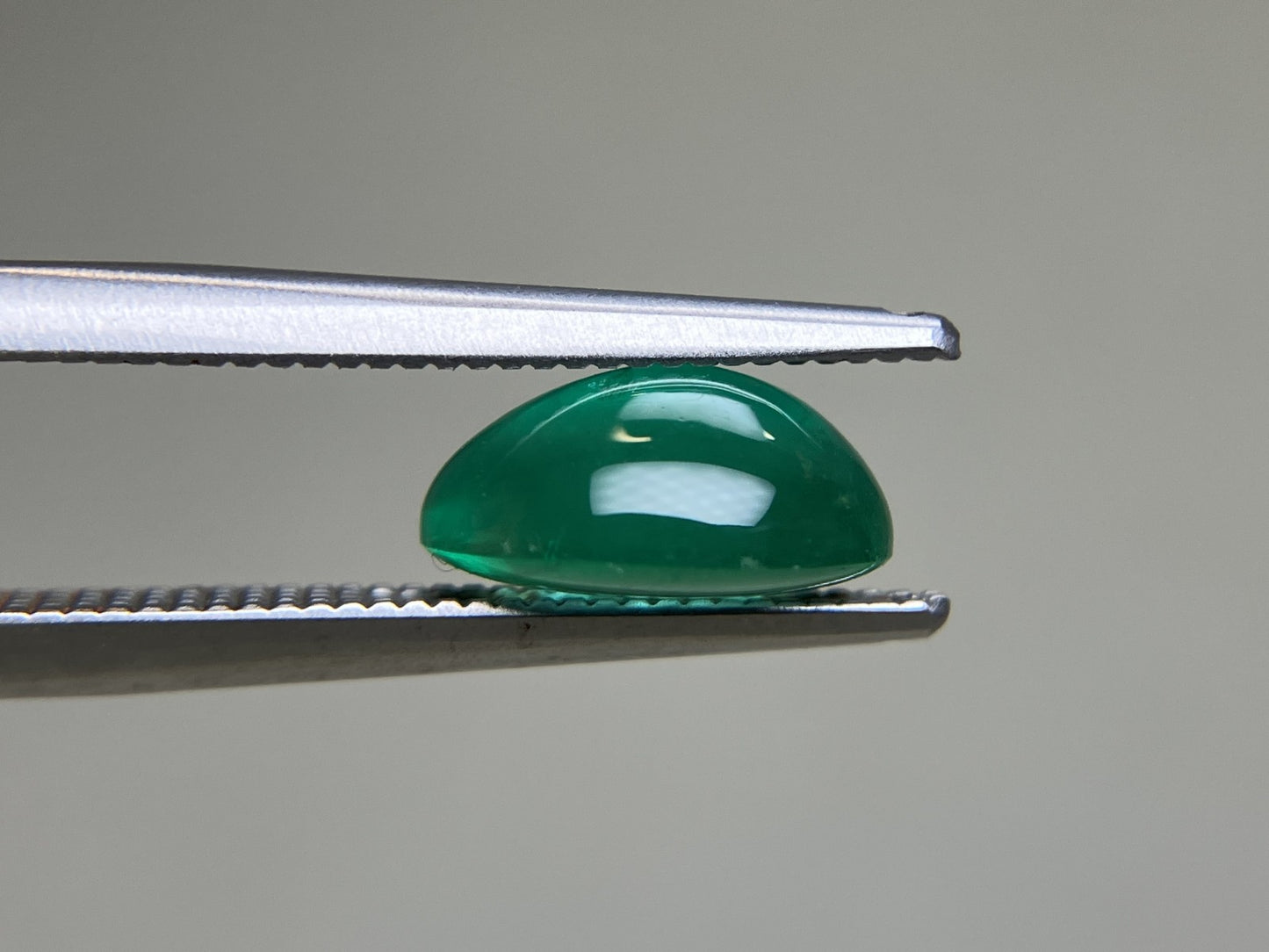 エメラルド  天然  1.956ct  中央宝石ソーティング付き 9.1㎜×6.9㎜×4.4㎜   天然 ルース（ 裸石 ） 5845YY