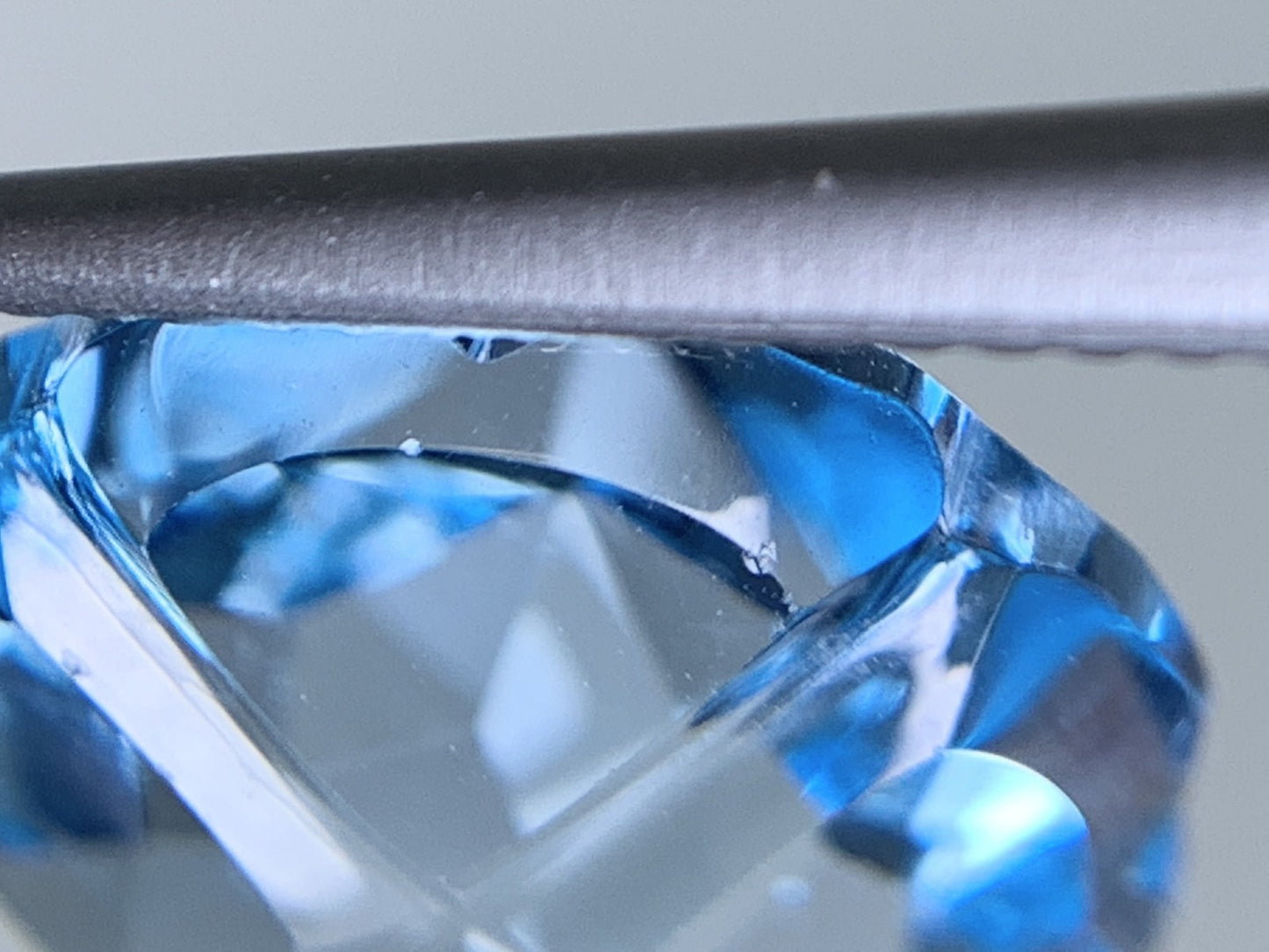 ブルートパーズ 天然 11.127ct 宝石ソーティング付き 14.1㎜×13.8㎜×8.3㎜ ルース（ 裸石 ） 8333Y