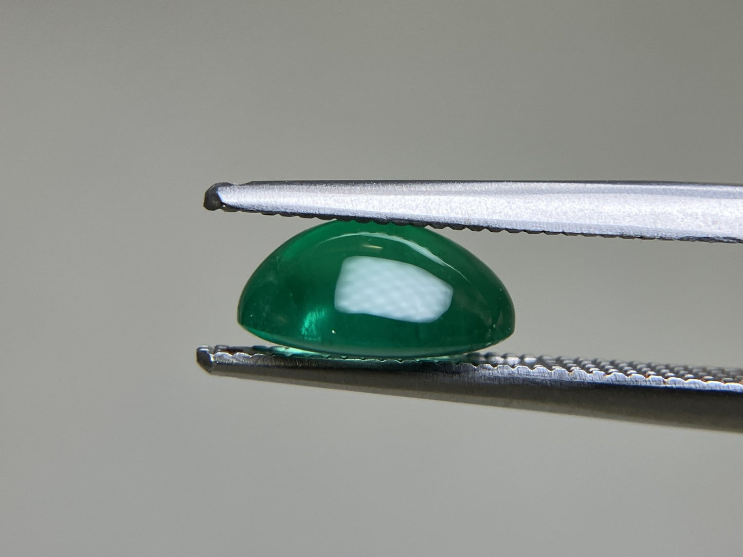 エメラルド  天然  1.956ct  中央宝石ソーティング付き 9.1㎜×6.9㎜×4.4㎜   天然 ルース（ 裸石 ） 5845YY