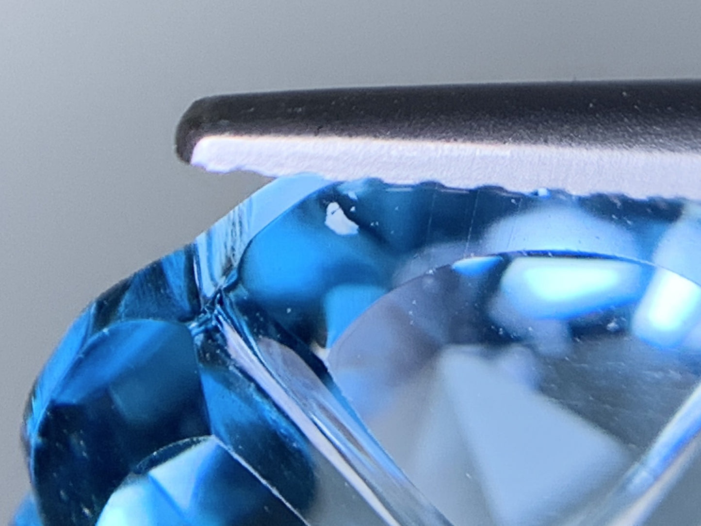 ブルートパーズ 天然 11.127ct 宝石ソーティング付き 14.1㎜×13.8㎜×8.3㎜ ルース（ 裸石 ） 8333Y