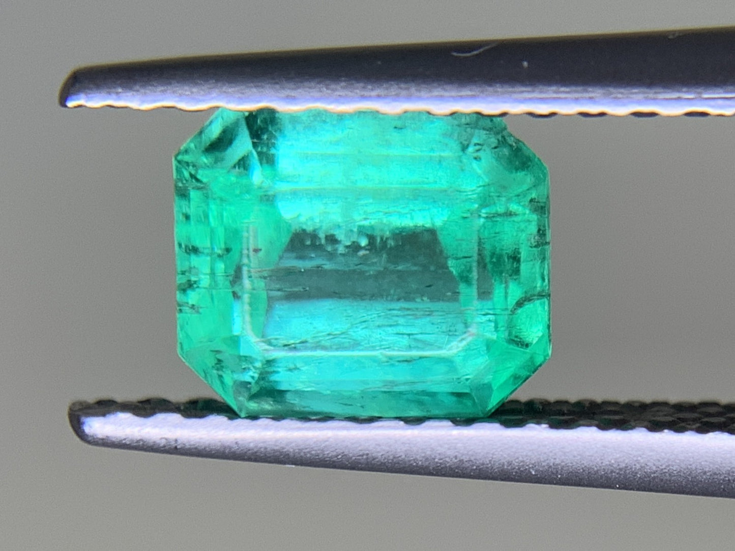 エメラルド  1.07ct  GIA宝石鑑別書付き  Colombia 6.60㎜×5.70㎜×4.16㎜  ルース（ 裸石 ）   2086Y