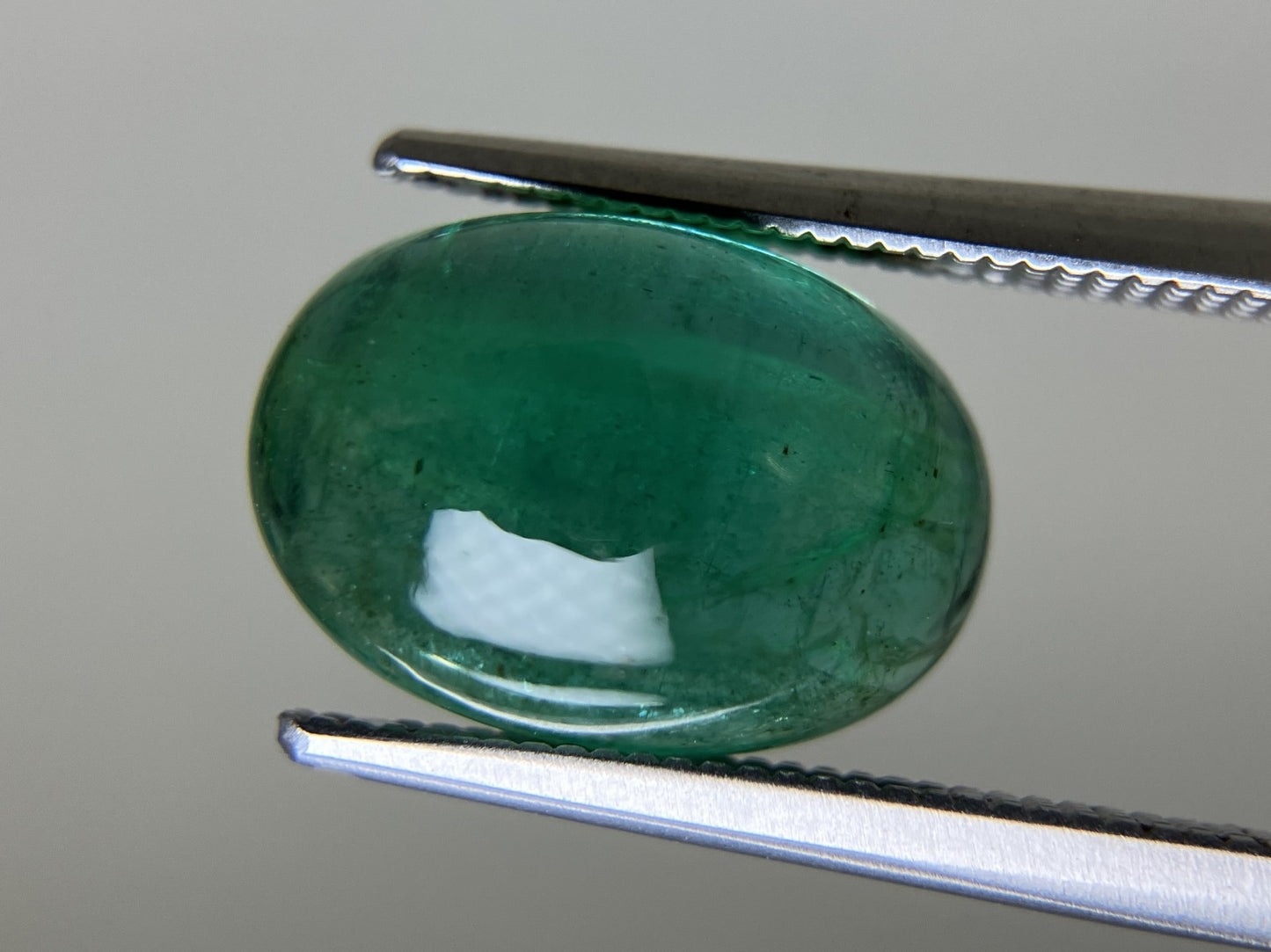 エメラルド  天然  4.967ct  中央宝石ソーティング付き 12.9㎜×9.1㎜×5.6㎜   天然 ルース（ 裸石 ） 5625YY