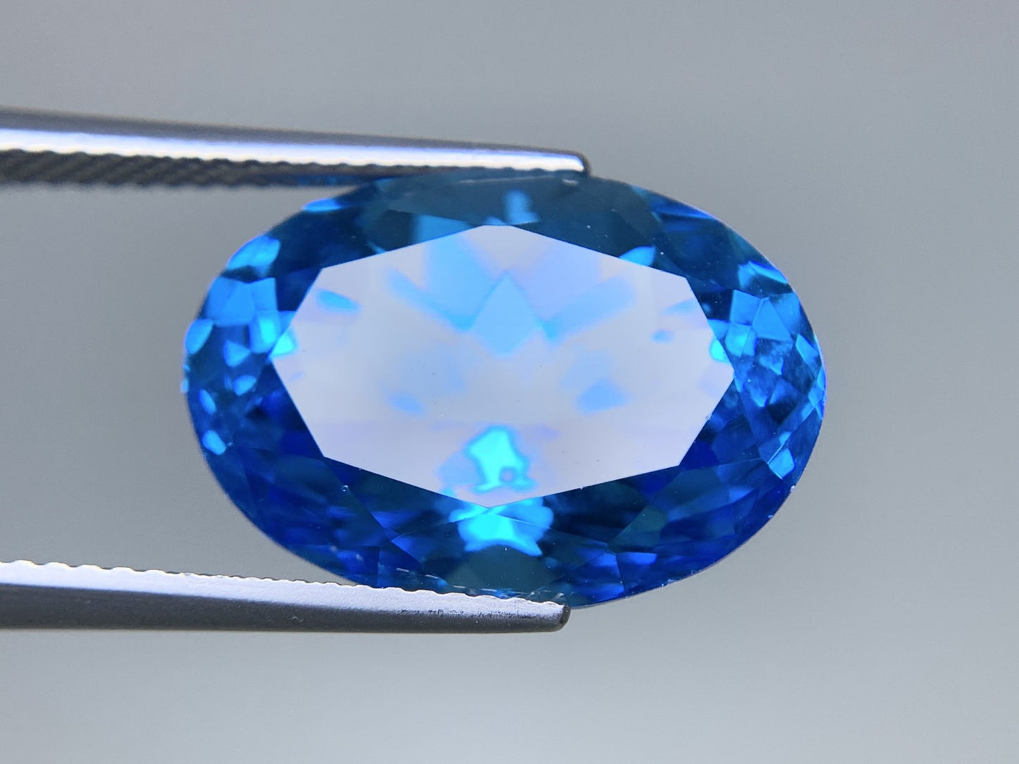 ブルートパーズ 天然 15.977ct 宝石ソーティング付き 17.8㎜×12.9㎜×9.6㎜ ルース（ 裸石 ） 8331Y