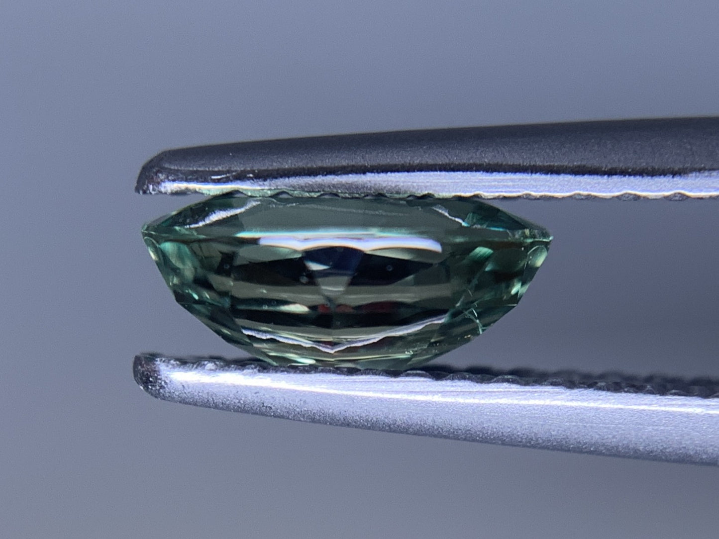 アレキサンドライト 1.298ct  中央宝石ソーティング付き  7.81㎜×5.67㎜×3.44㎜  ルース（ 裸石 ） 4131Y