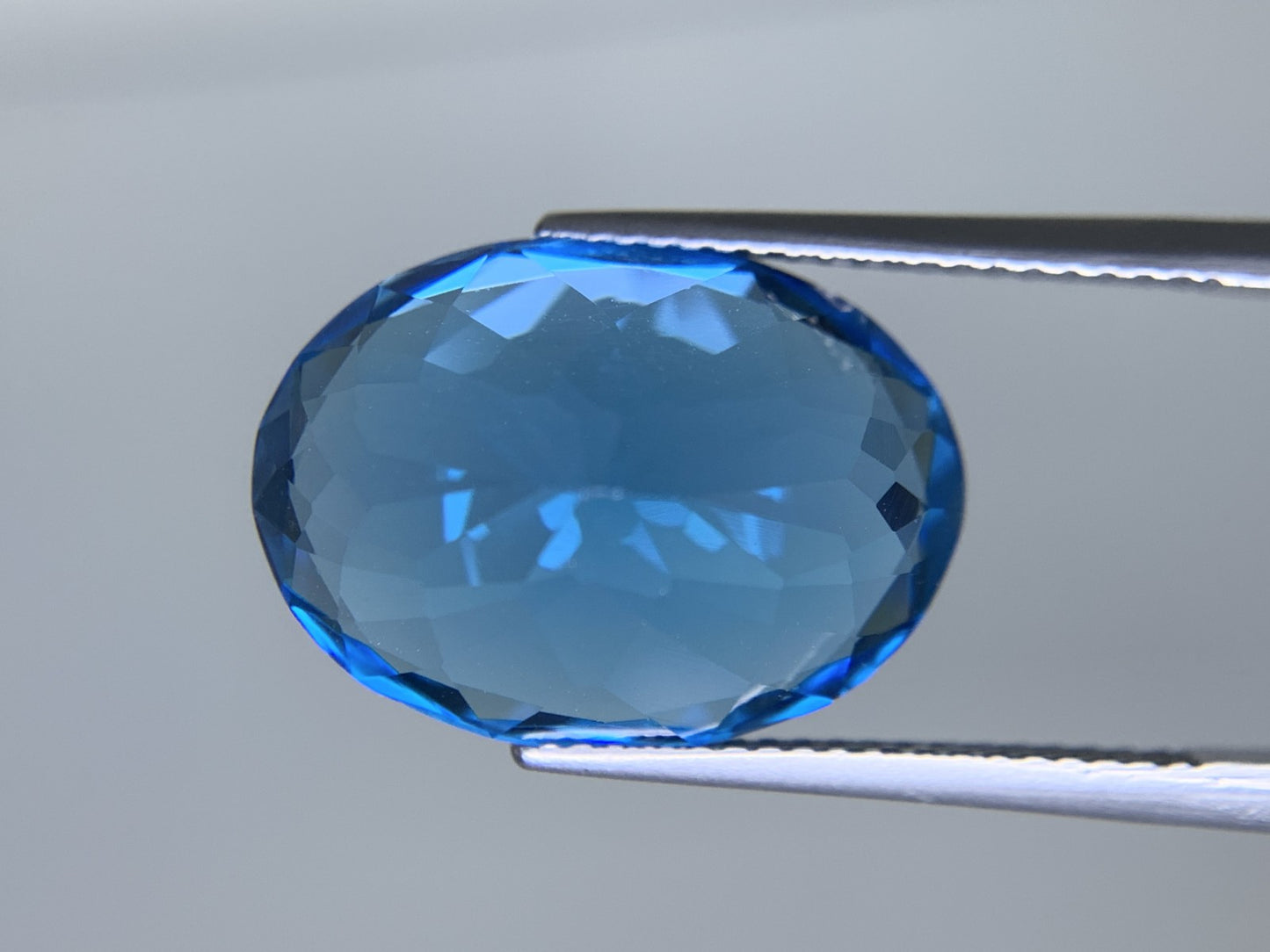 ブルートパーズ 天然 15.977ct 宝石ソーティング付き 17.8㎜×12.9㎜×9.6㎜ ルース（ 裸石 ） 8331Y