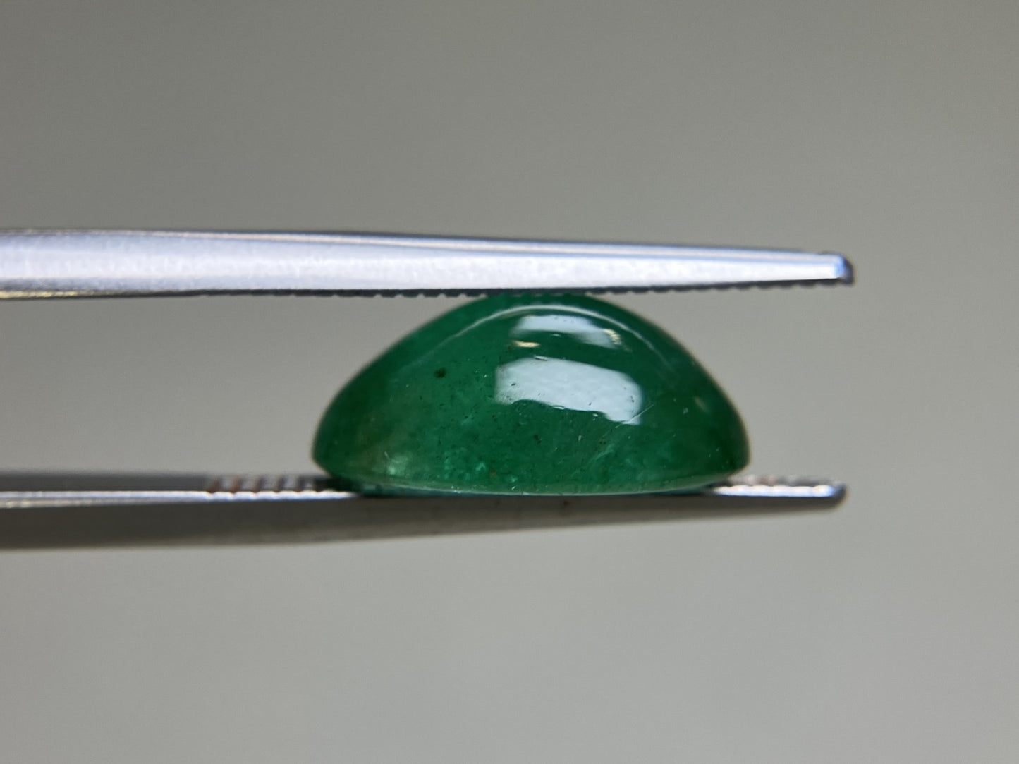 エメラルド  天然  4.967ct  中央宝石ソーティング付き 12.9㎜×9.1㎜×5.6㎜   天然 ルース（ 裸石 ） 5625YY