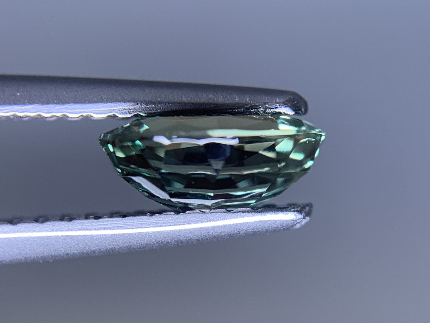 アレキサンドライト 1.298ct  中央宝石ソーティング付き  7.81㎜×5.67㎜×3.44㎜  ルース（ 裸石 ） 4131Y