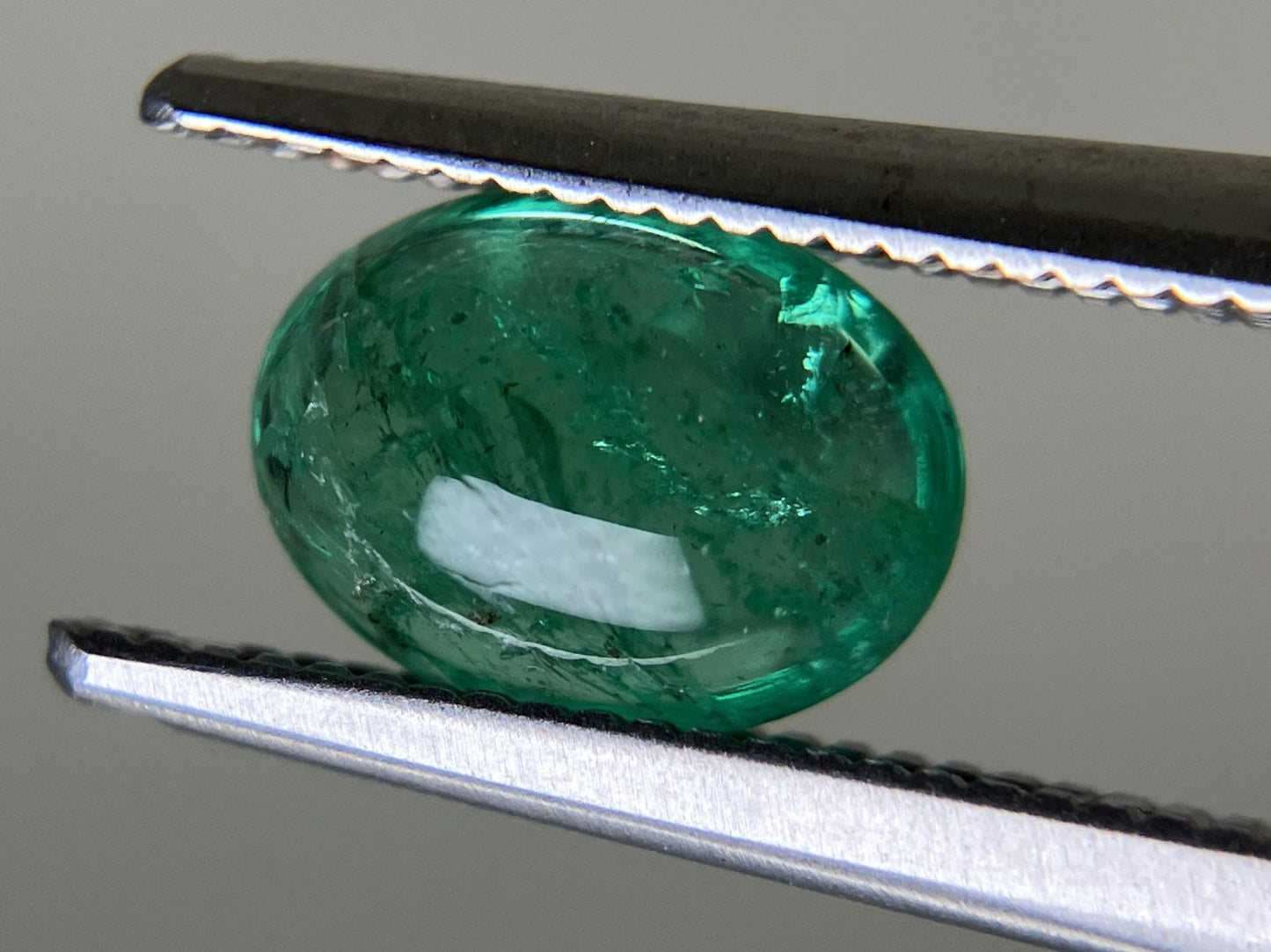 エメラルド  天然  1.083ct  中央宝石ソーティング付き 7.9㎜×5.8㎜×3.4㎜   天然 ルース（ 裸石 ） 5844YY
