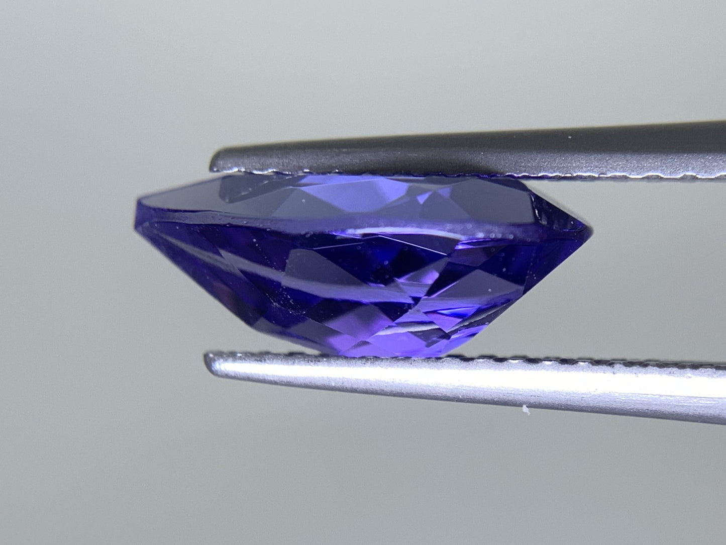 タンザナイト 天然 2.666ct 宝石ソーティング付き 12.2㎜×6.8㎜×4.8㎜ ルース（ 裸石 ） 7150Y