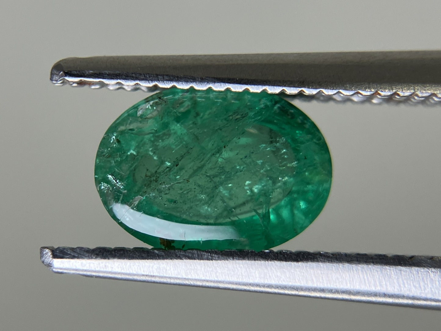 エメラルド  天然  1.083ct  中央宝石ソーティング付き 7.9㎜×5.8㎜×3.4㎜   天然 ルース（ 裸石 ） 5844YY