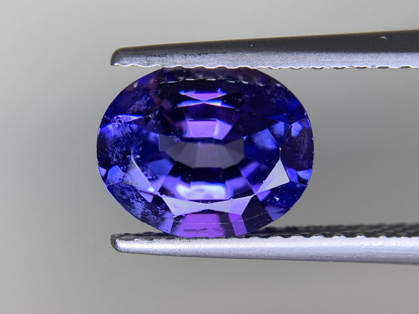 タンザナイト 2.108ct 宝石ソーティング付き  8.8㎜×7.2㎜×4.7㎜  ルース（ 裸石 ） 3208Y