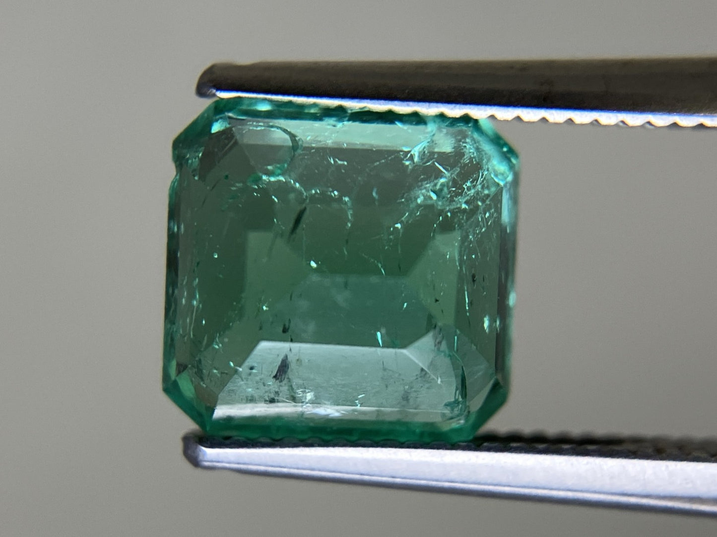 エメラルド  天然  2.972ct  中央宝石ソーティング付き 8.43㎜×8.18㎜×6.04㎜   天然 ルース（ 裸石 ） 5648YY