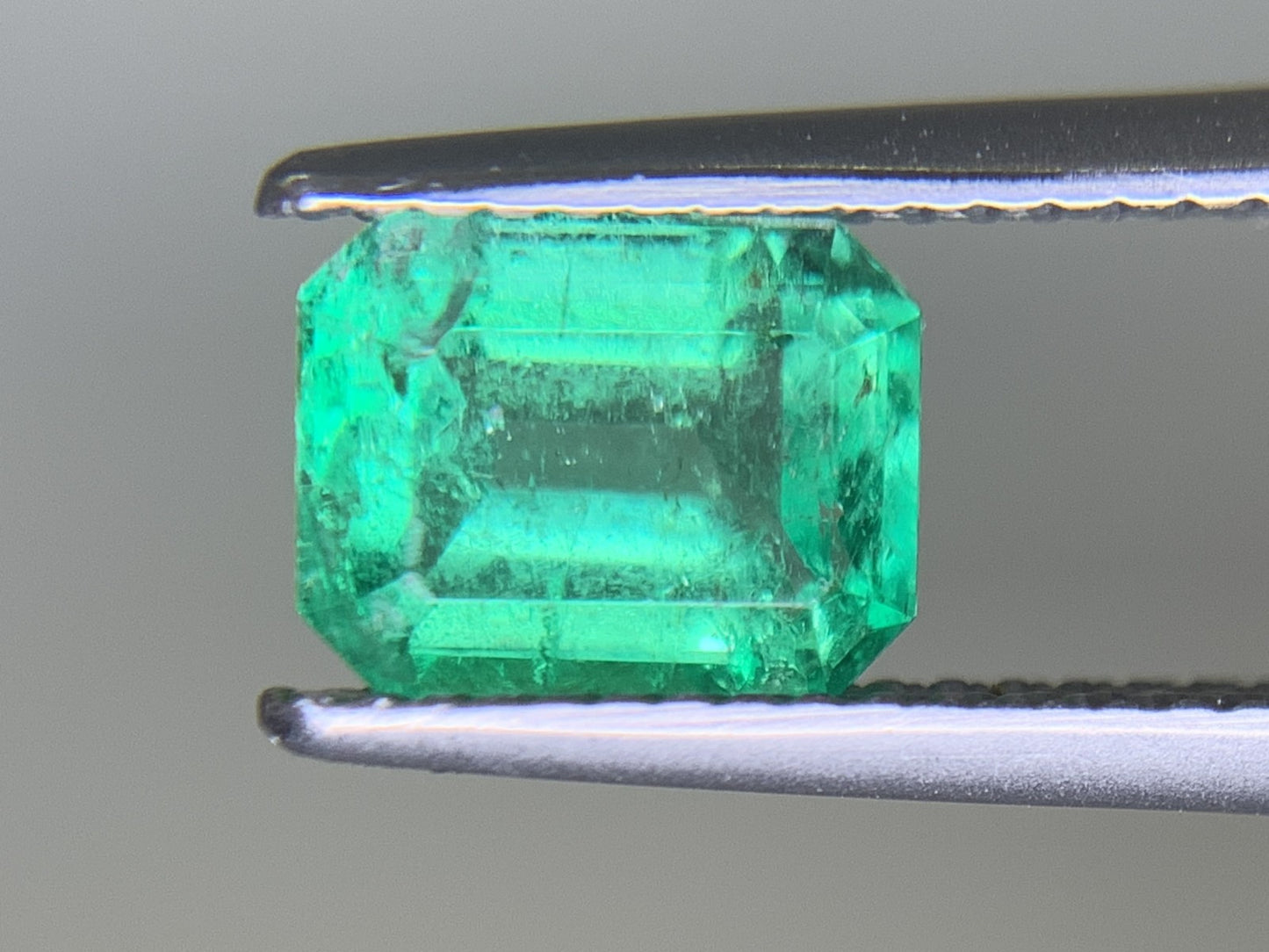 エメラルド  1.78ct  GIA宝石鑑別書付き  Colombia 8.27㎜×6.50㎜×4.75㎜  ルース（ 裸石 ）   2122Y