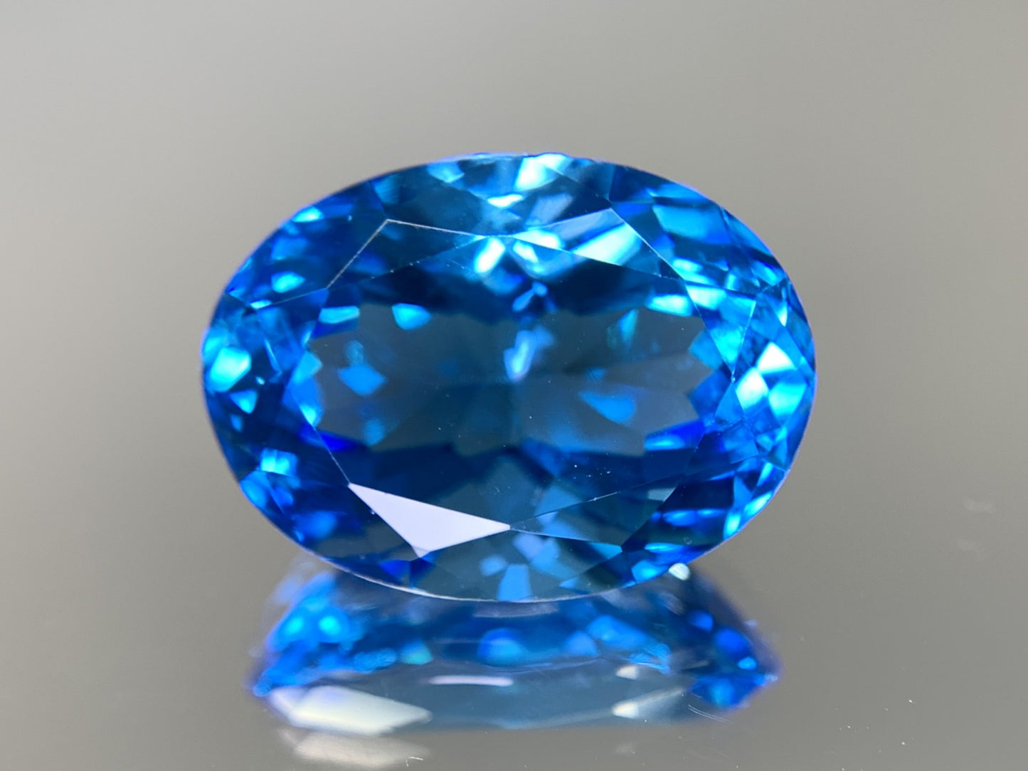 ブルートパーズ 天然 15.977ct 宝石ソーティング付き 17.8㎜×12.9㎜×9.6㎜ ルース（ 裸石 ） 8331Y