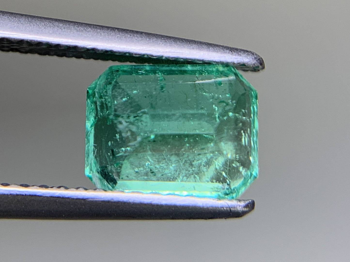 エメラルド  1.78ct  GIA宝石鑑別書付き  Colombia 8.27㎜×6.50㎜×4.75㎜  ルース（ 裸石 ）   2122Y