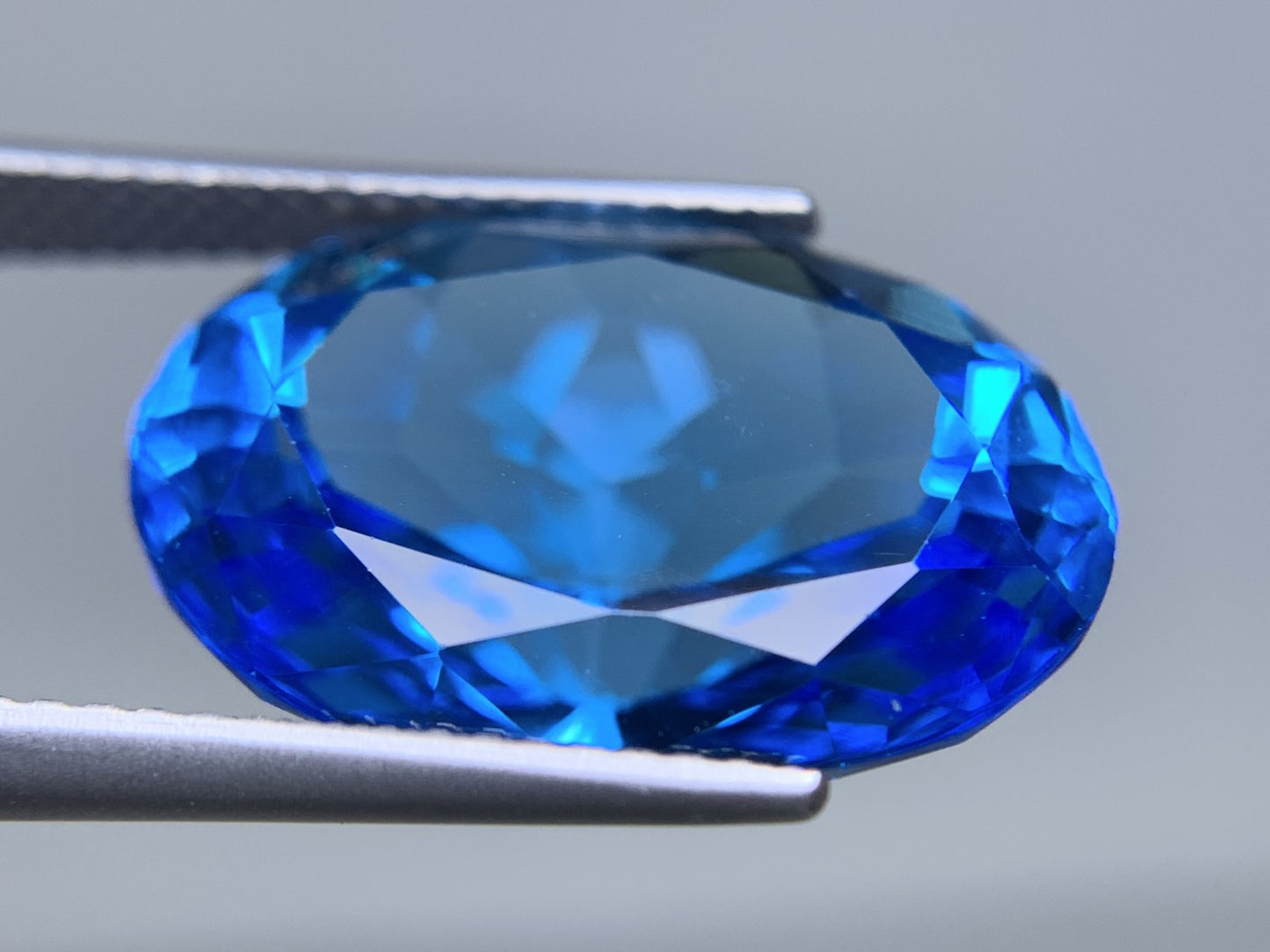 ブルートパーズ 天然 15.977ct 宝石ソーティング付き 17.8㎜×12.9㎜×9.6㎜ ルース（ 裸石 ） 8331Y