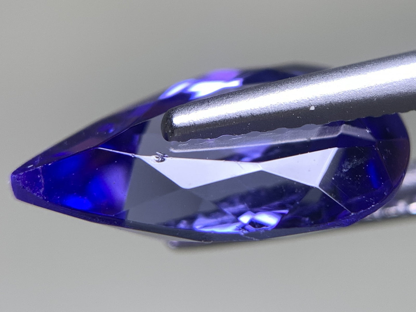 タンザナイト 天然 2.666ct 宝石ソーティング付き 12.2㎜×6.8㎜×4.8㎜ ルース（ 裸石 ） 7150Y