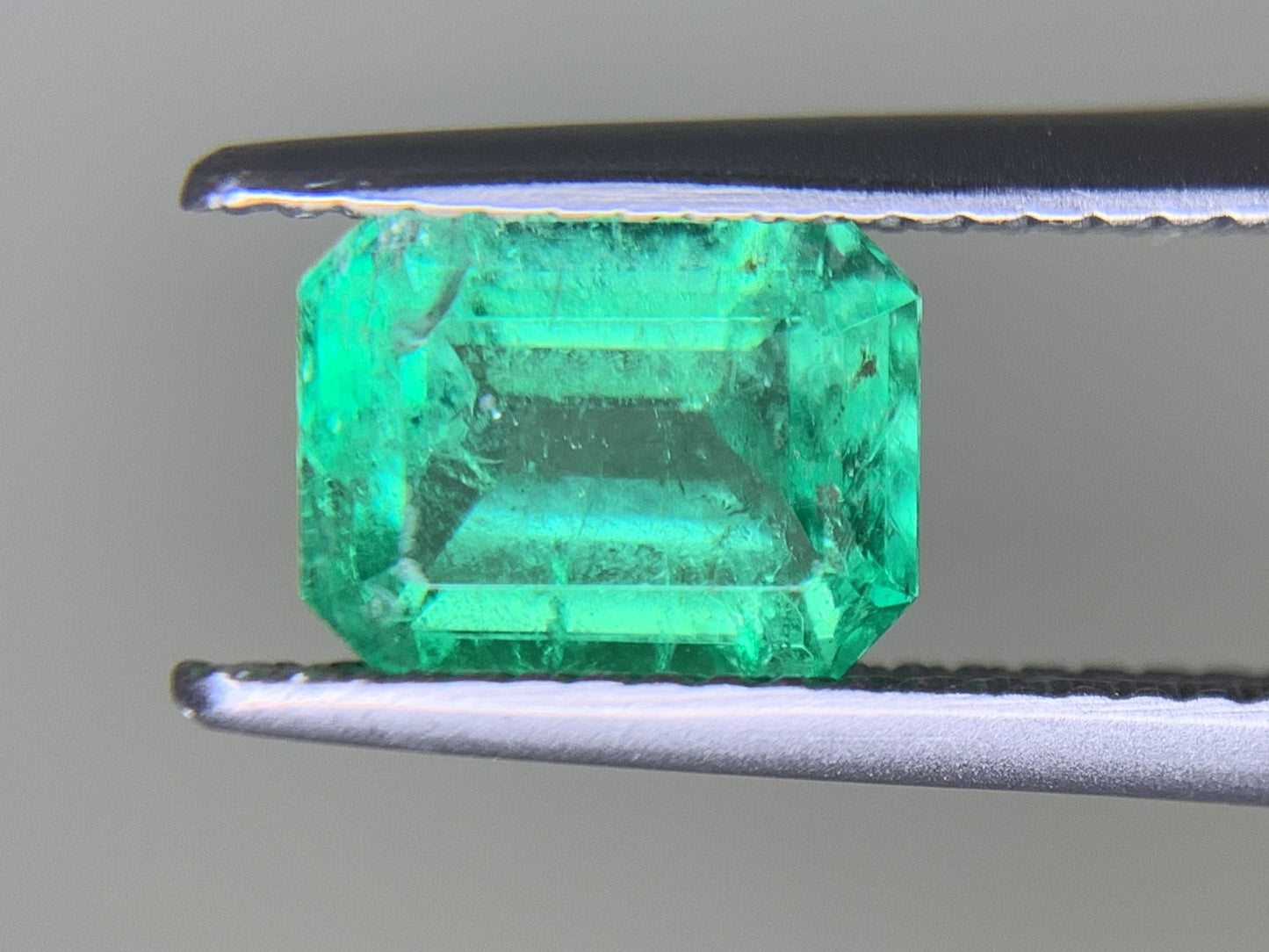 エメラルド  1.78ct  GIA宝石鑑別書付き  Colombia 8.27㎜×6.50㎜×4.75㎜  ルース（ 裸石 ）   2122Y